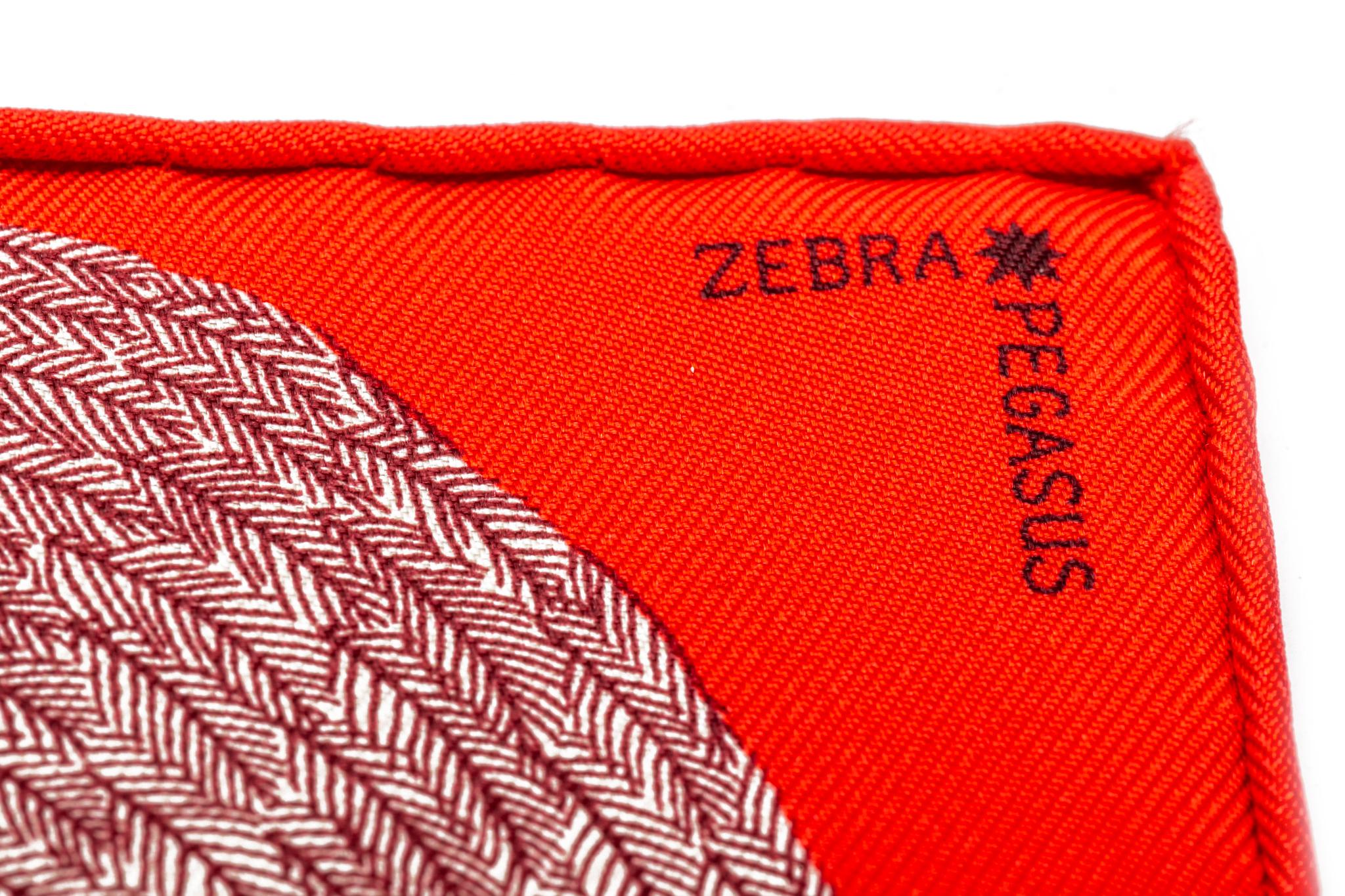 Hermes Roter Sammler-Zebra-Schal in Box im Zustand „Neu“ im Angebot in West Hollywood, CA