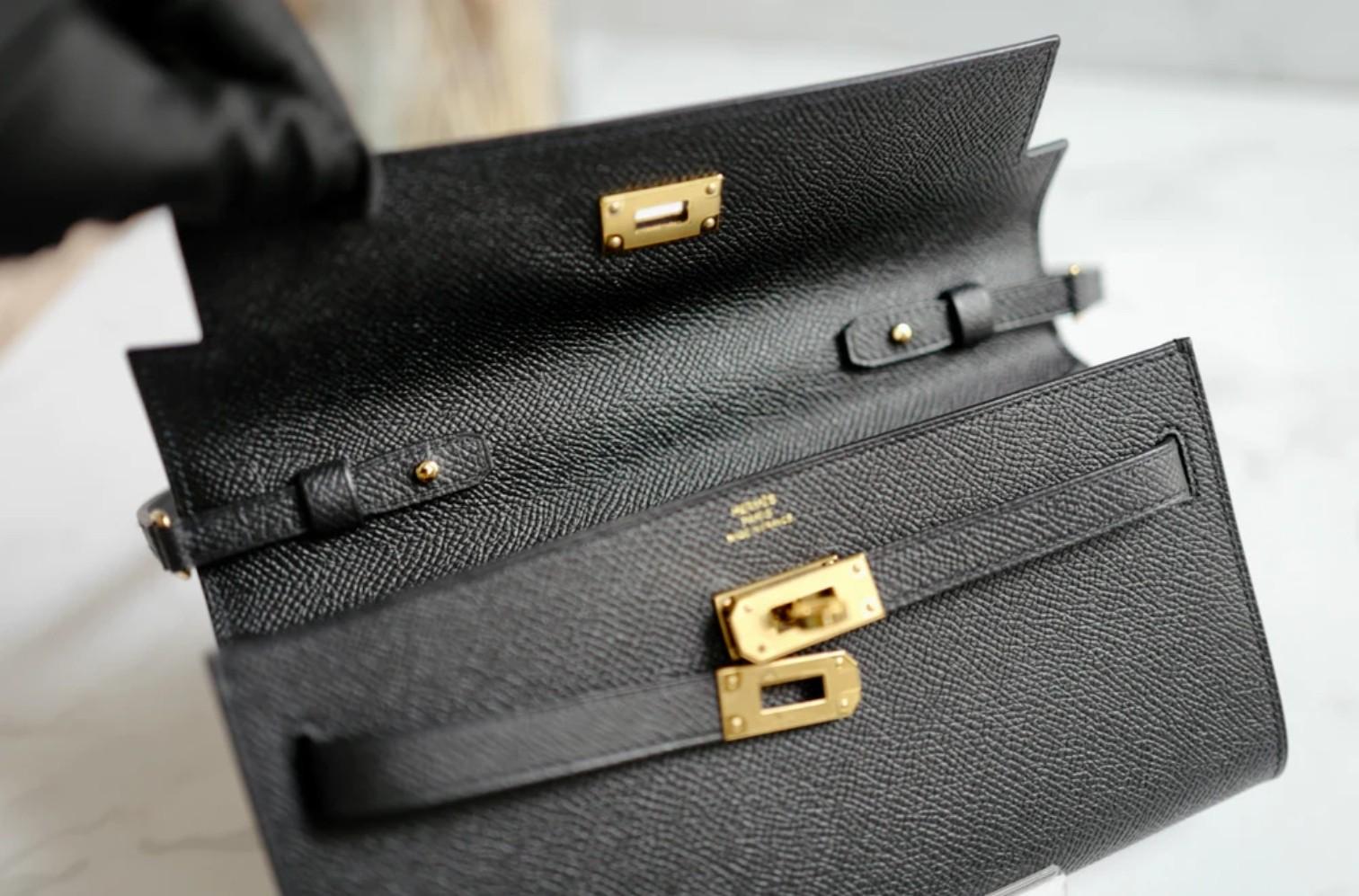 NUOVO Hermes Sac Kelly To Go in Noir/Nero Epsom Gold HW con tracolla in vendita 6