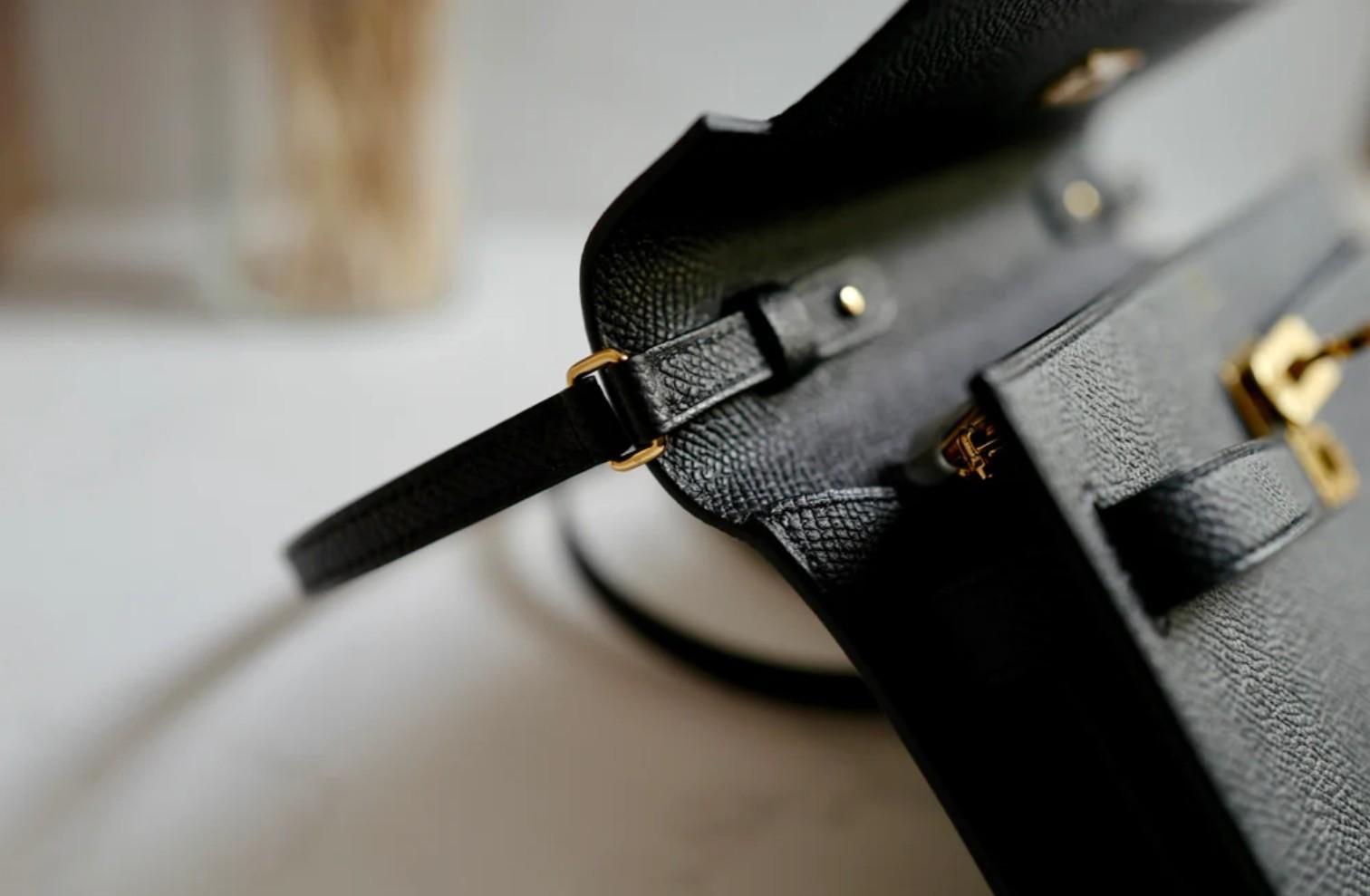 NUOVO Hermes Sac Kelly To Go in Noir/Nero Epsom Gold HW con tracolla in vendita 8