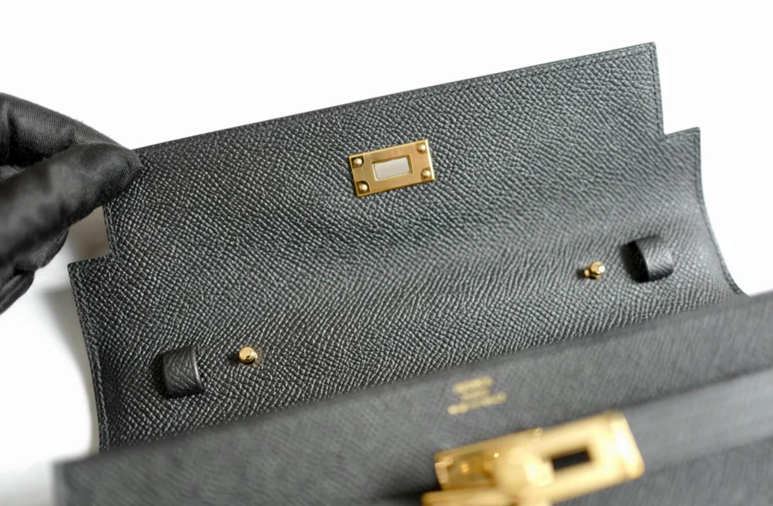 NUOVO Hermes Sac Kelly To Go in Noir/Nero Epsom Gold HW con tracolla in vendita 9