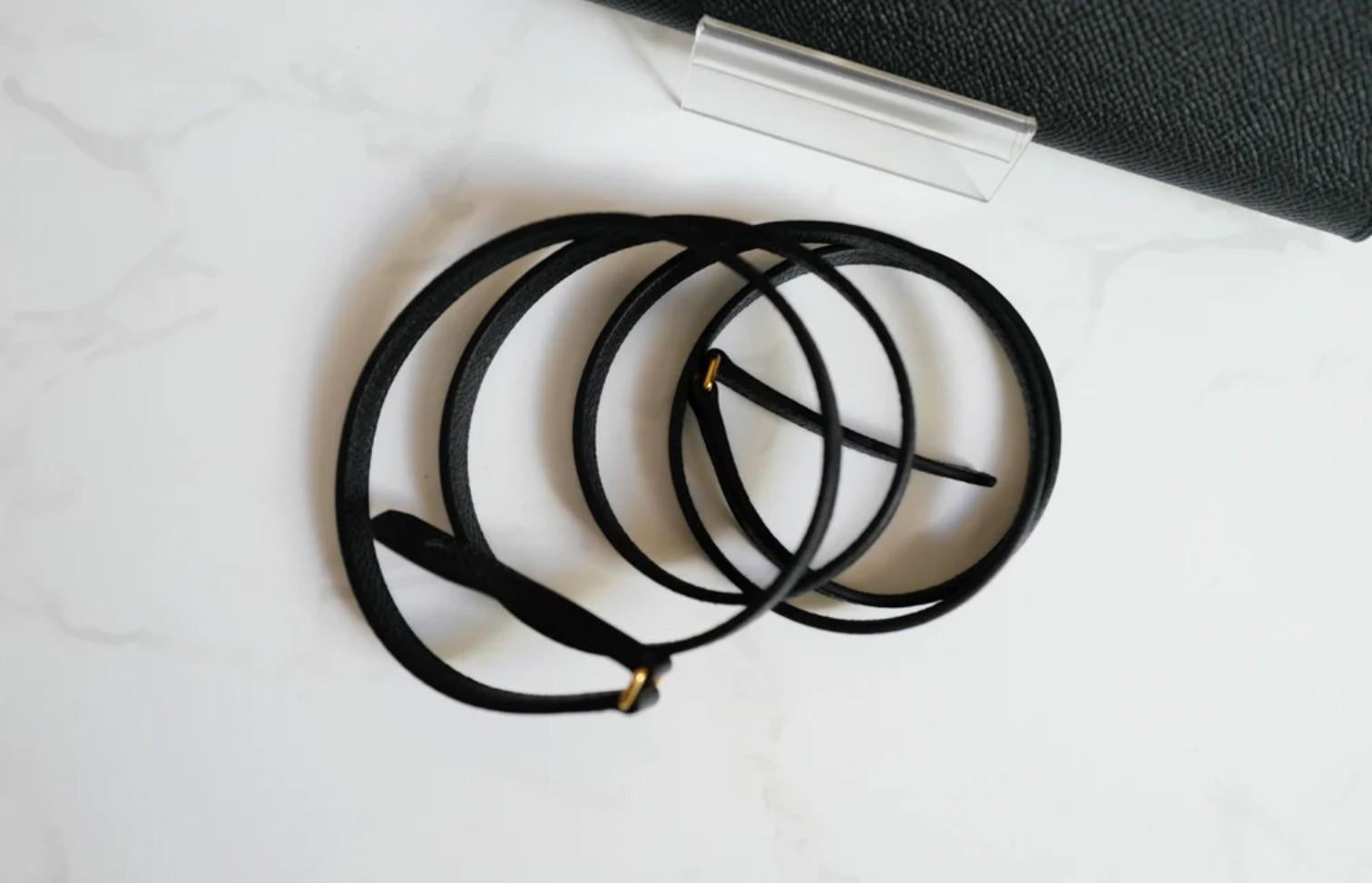 NUOVO Hermes Sac Kelly To Go in Noir/Nero Epsom Gold HW con tracolla in vendita 10