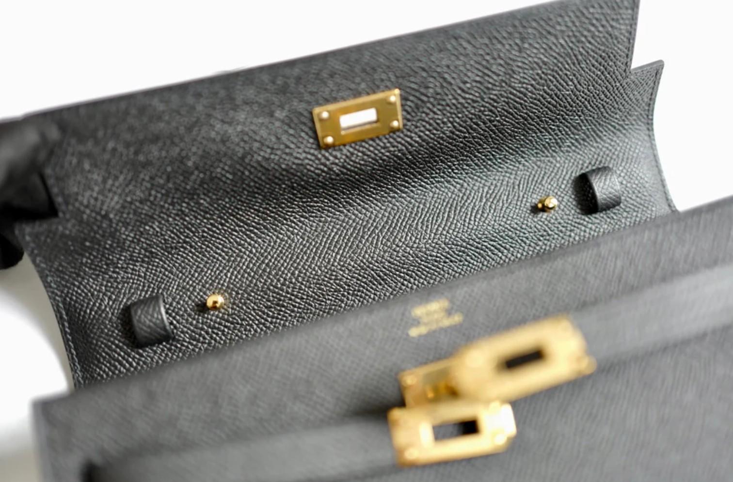 NUOVO Hermes Sac Kelly To Go in Noir/Nero Epsom Gold HW con tracolla in vendita 14