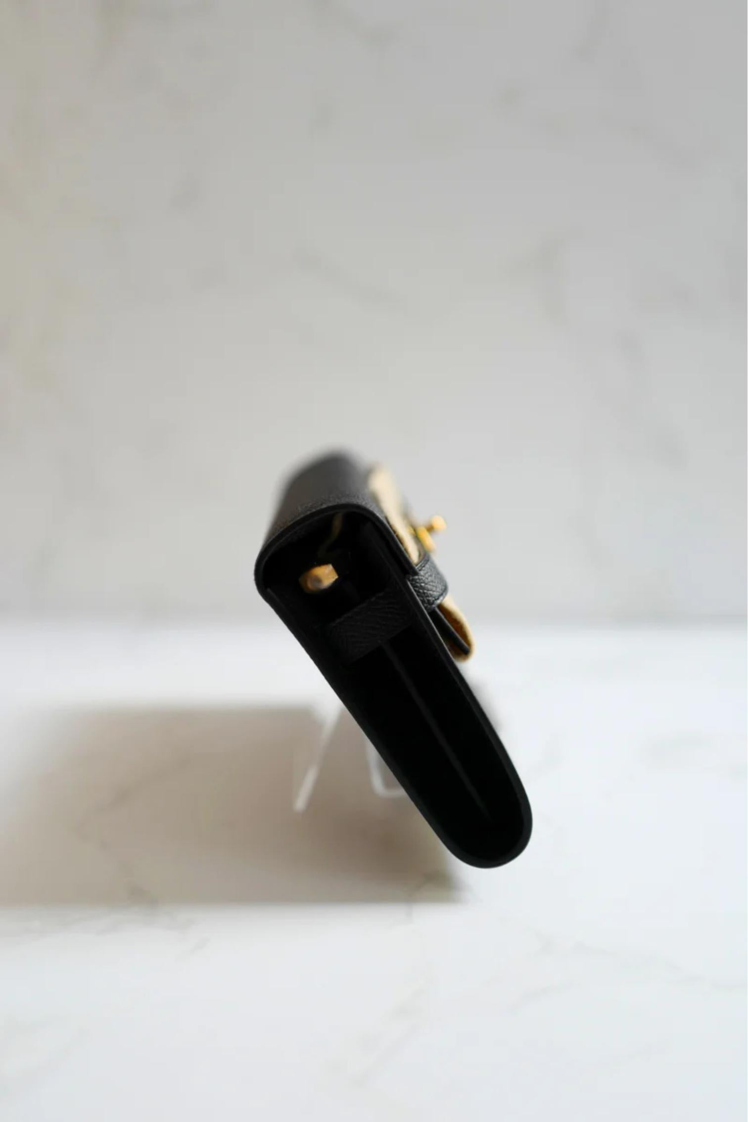 Donna NUOVO Hermes Sac Kelly To Go in Noir/Nero Epsom Gold HW con tracolla in vendita