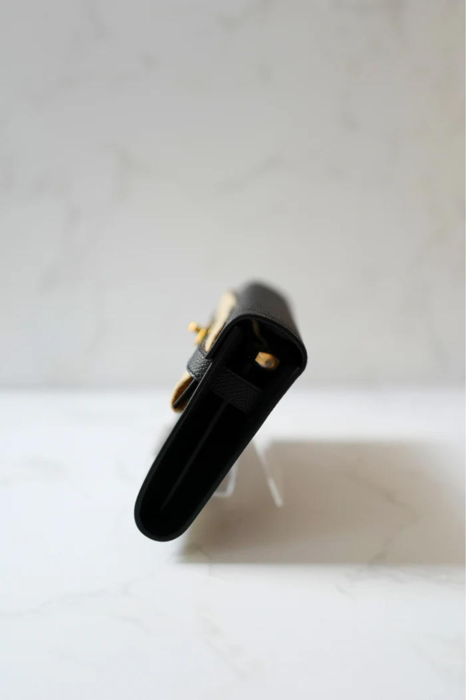 NUOVO Hermes Sac Kelly To Go in Noir/Nero Epsom Gold HW con tracolla in vendita 1