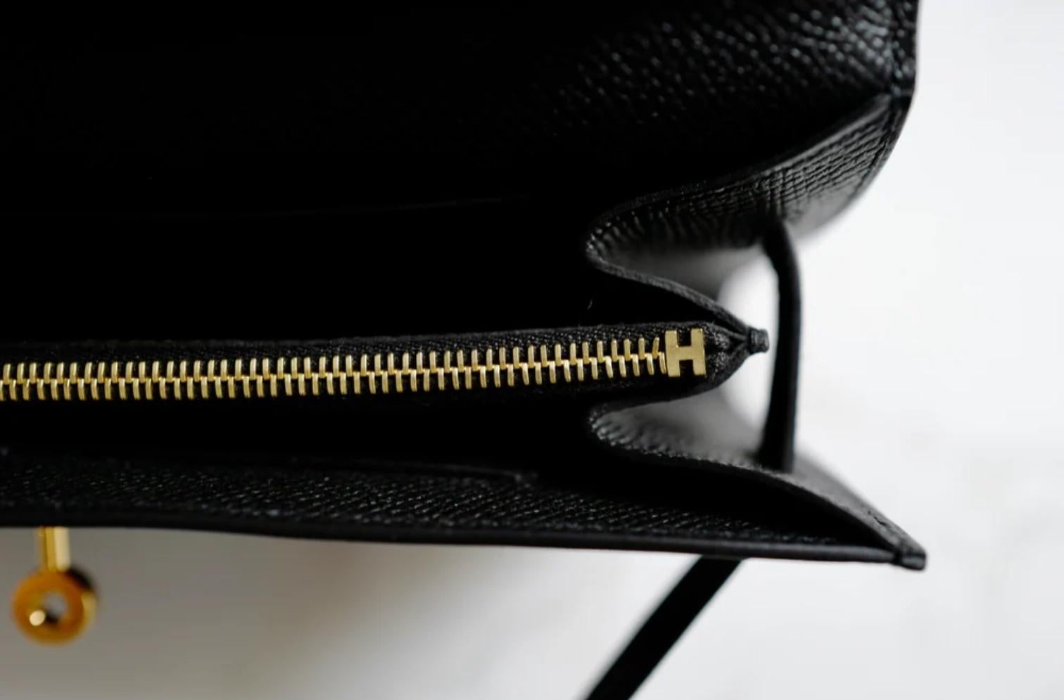 NUOVO Hermes Sac Kelly To Go in Noir/Nero Epsom Gold HW con tracolla in vendita 4