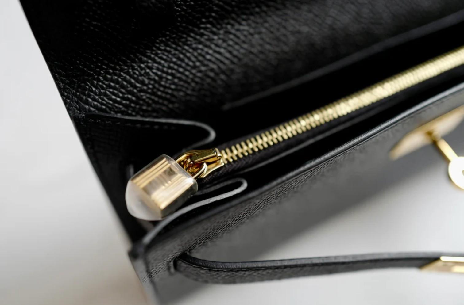 NUOVO Hermes Sac Kelly To Go in Noir/Nero Epsom Gold HW con tracolla in vendita 5