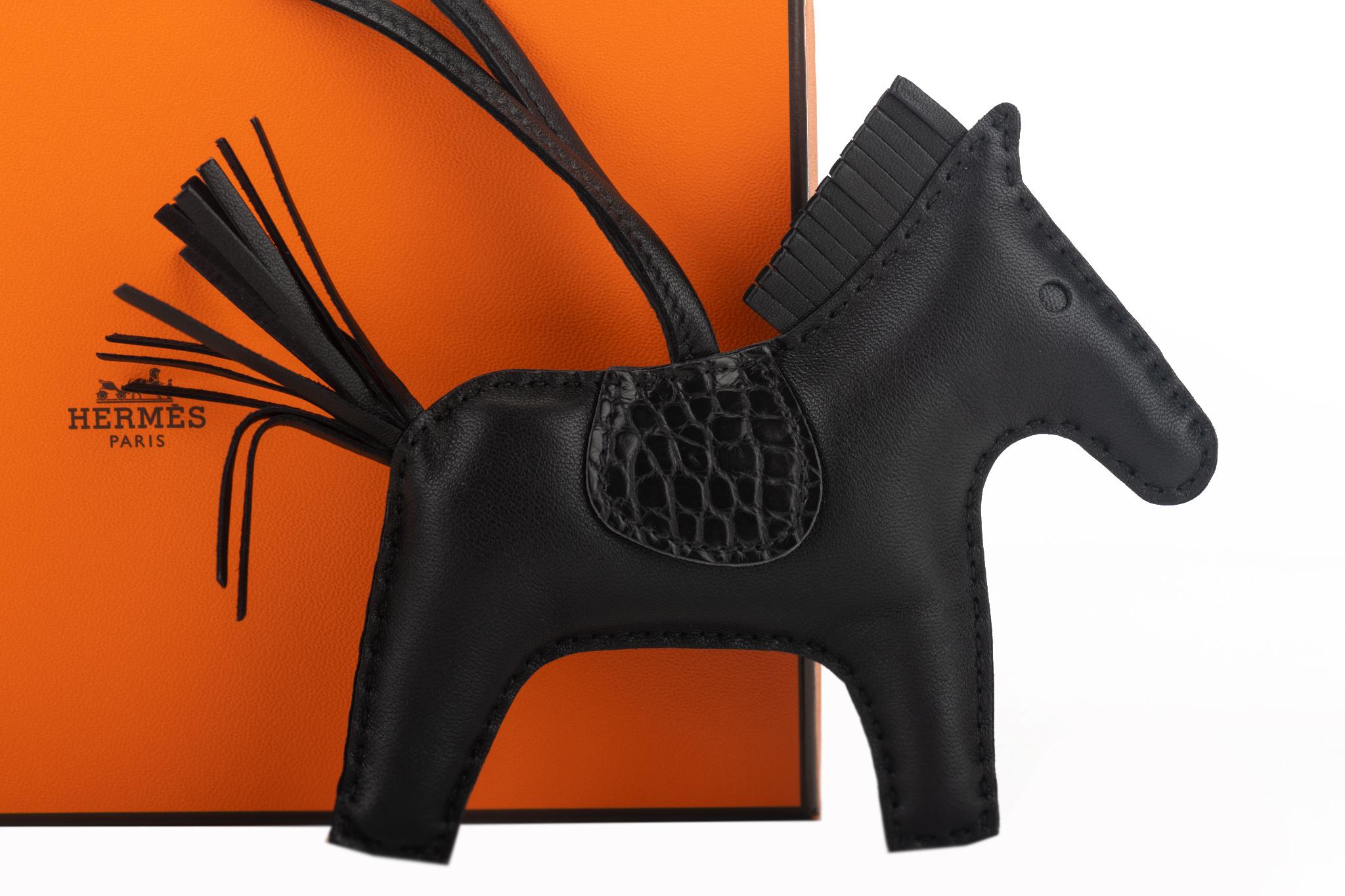 Orange New Hermès So Black Touch Croc Rodeo Bag Charm en vente