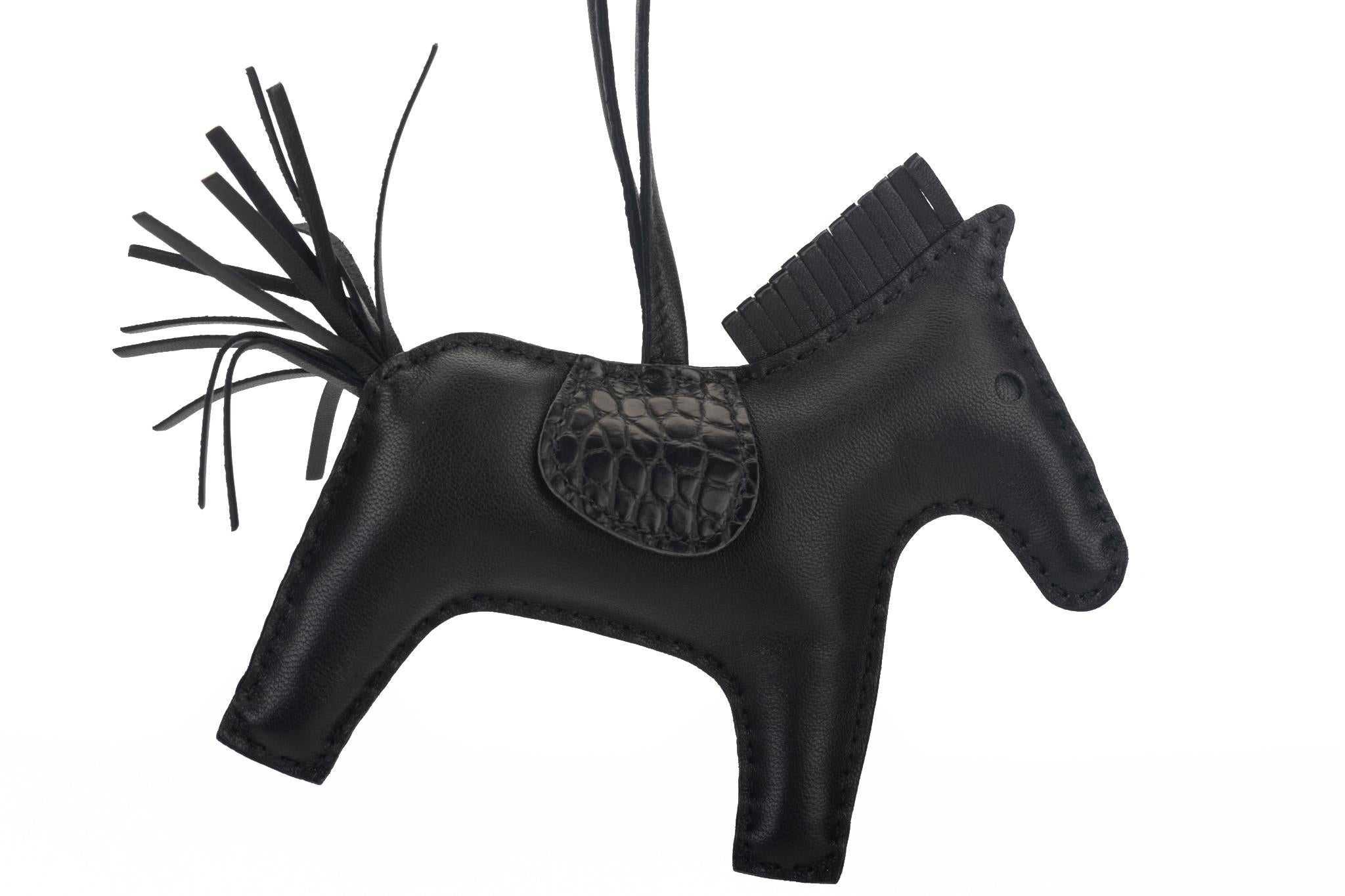 New Hermès So Black Touch Croc Rodeo Bag Charm en vente 2