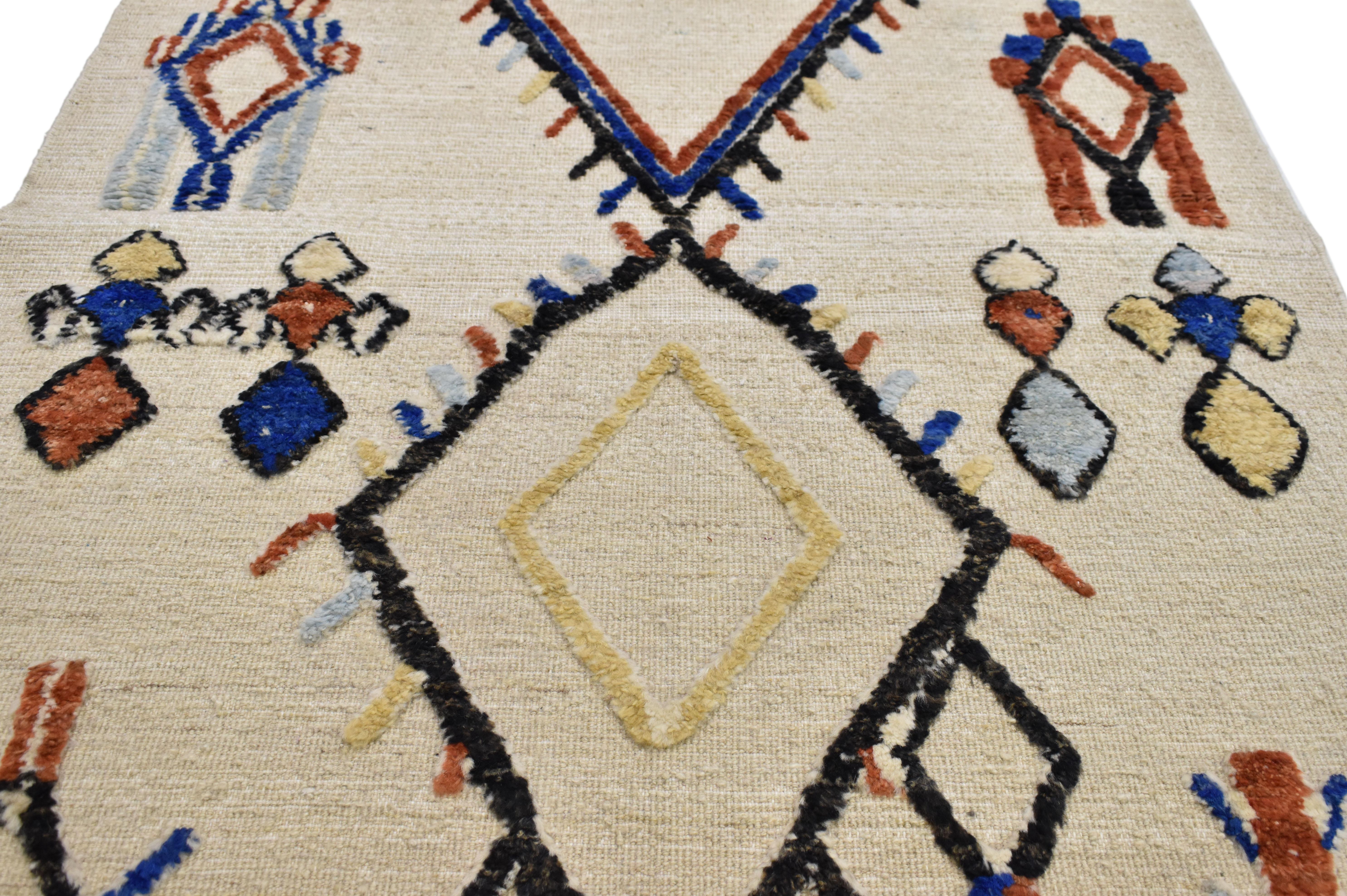 Marokkanischer Teppich mit hoher und niedriger Textur, Stammes-Akzent-Teppich mit zwei Schichten (Pakistanisch) im Angebot