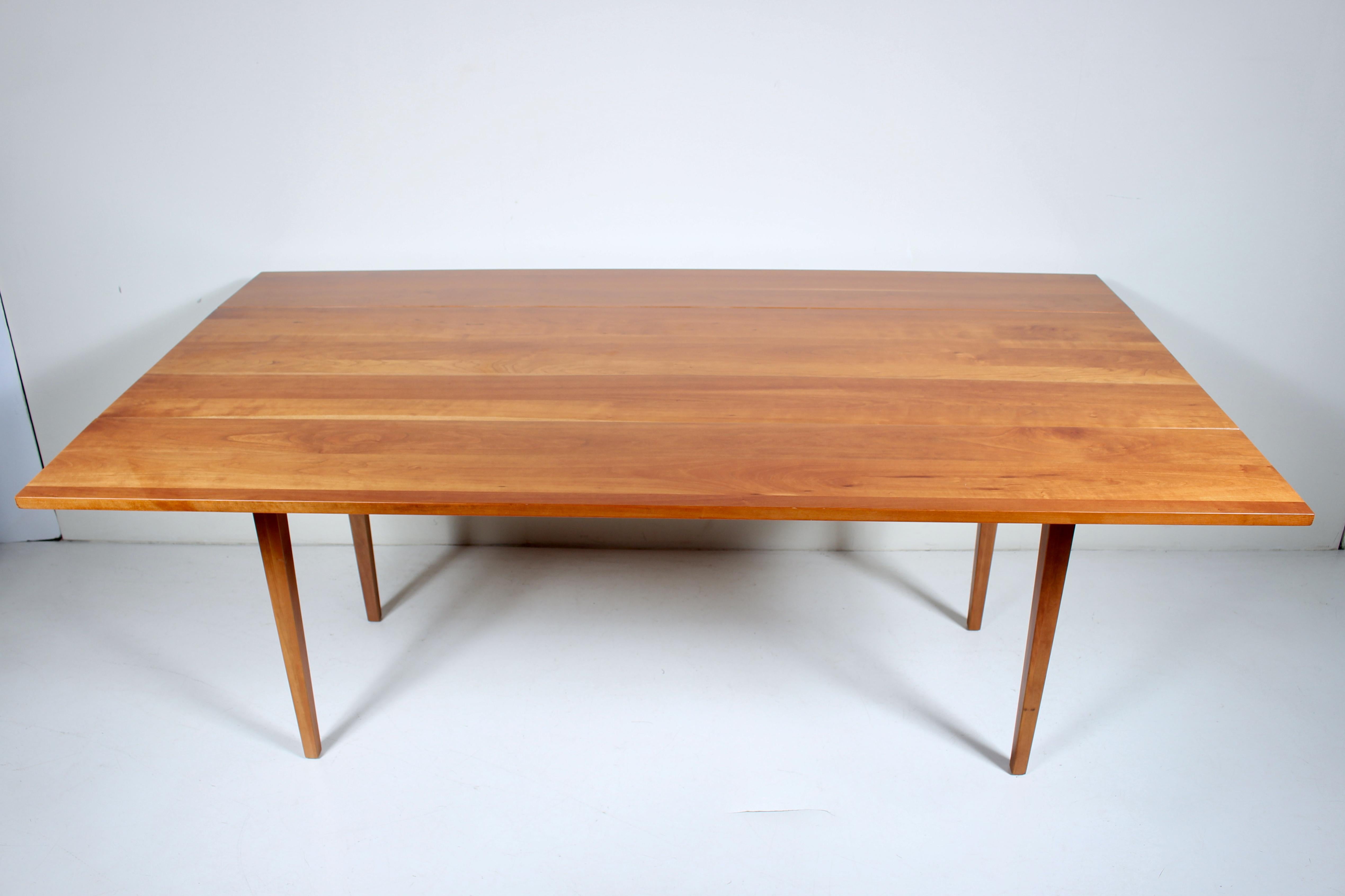 Milieu du XXe siècle Table de salle à manger à abattant en cerisier massif de style New Hope School en vente