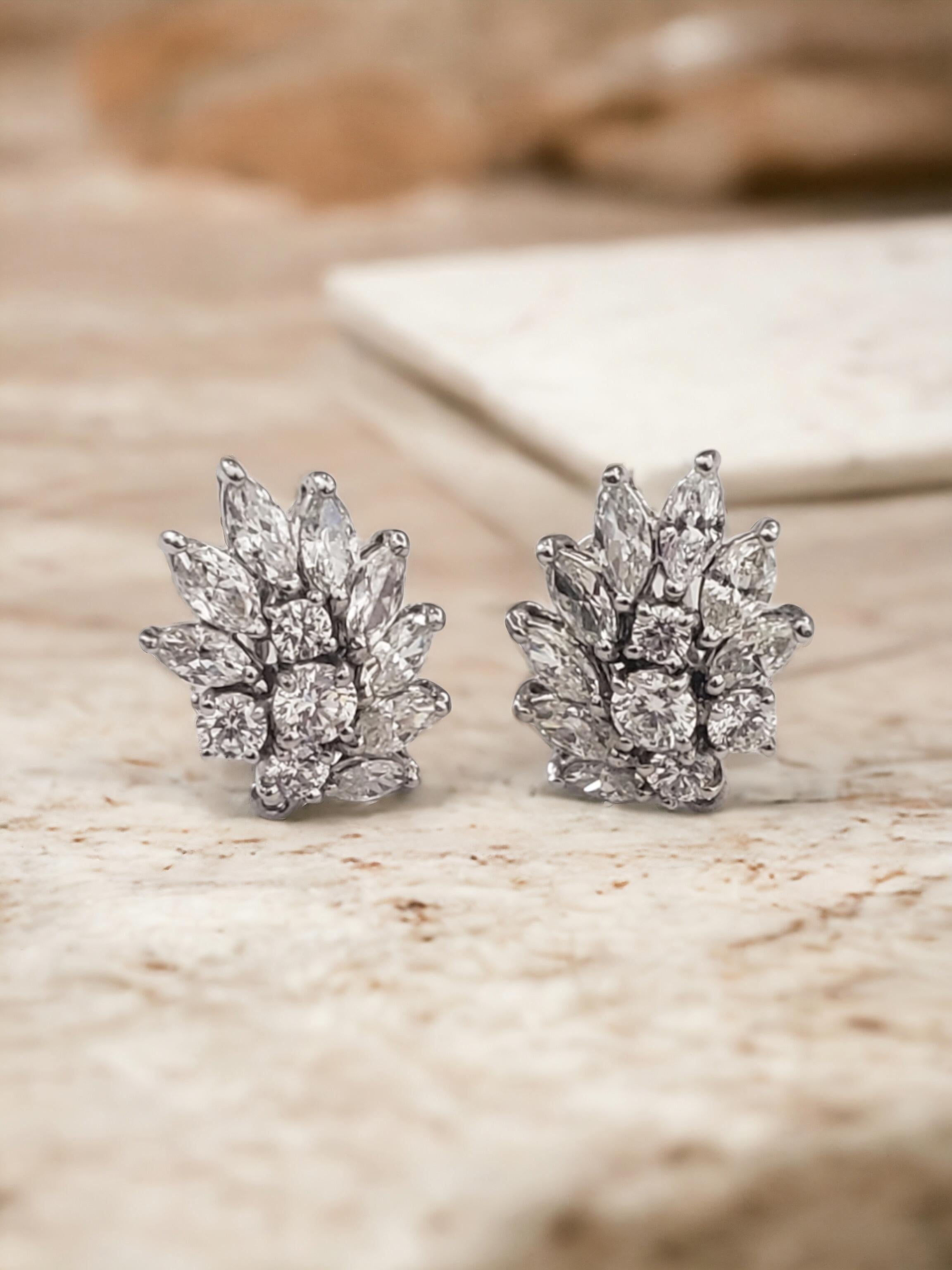 NEW HUGE FIRE GIA and UGL Reports. Natural Diamond Cluster Earrings in Platinum  For Sale 6