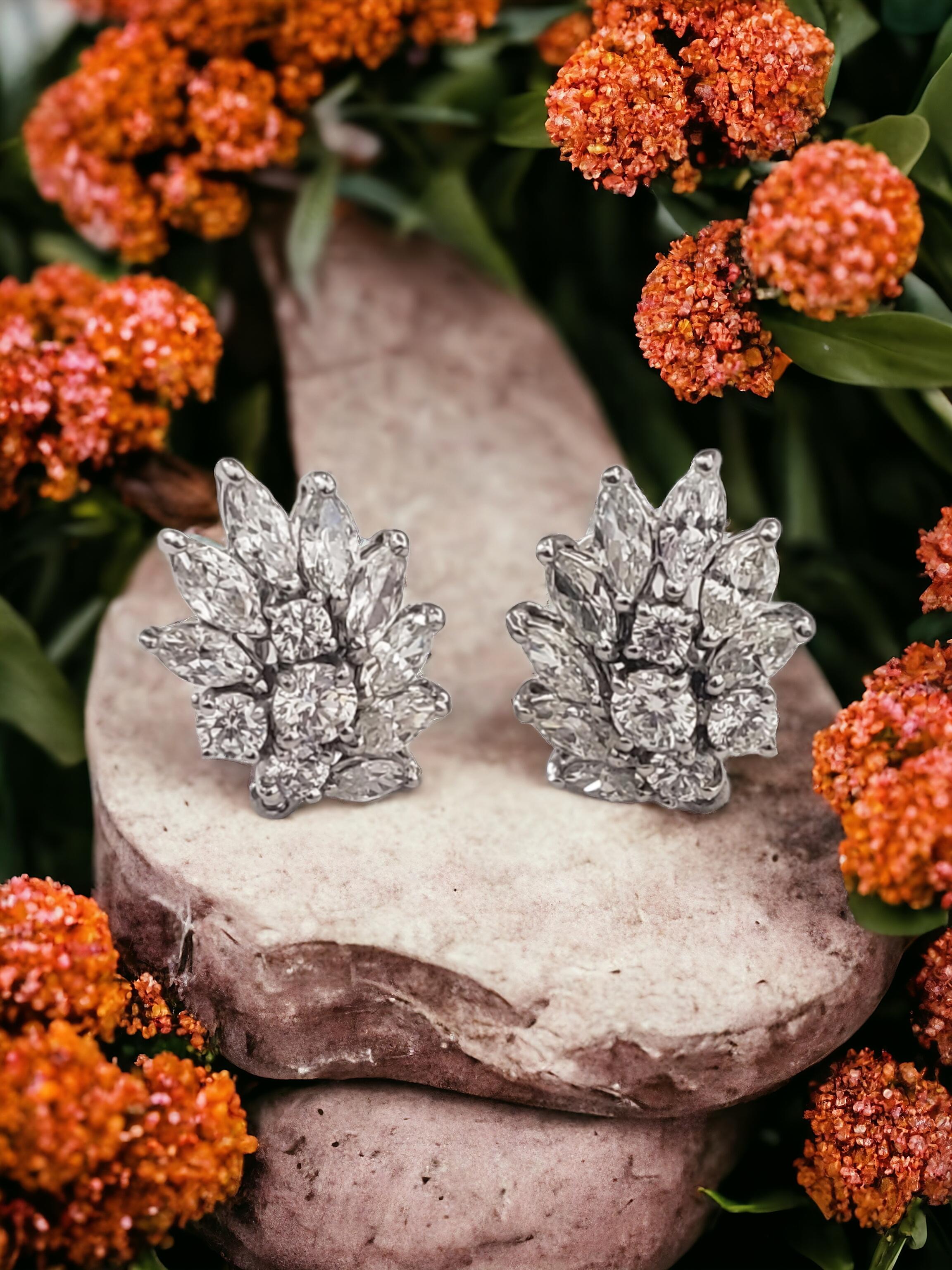NEW HUGE FIRE GIA and UGL Reports. Natural Diamond Cluster Earrings in Platinum  For Sale 7