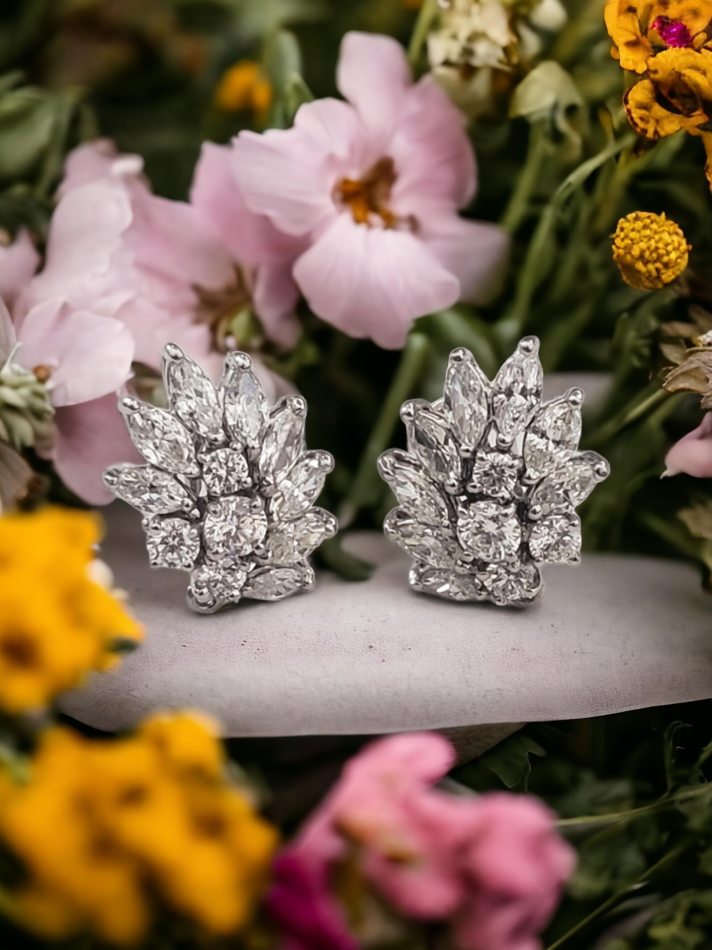 NEW HUGE FIRE GIA and UGL Reports. Natural Diamond Cluster Earrings in Platinum  For Sale 8