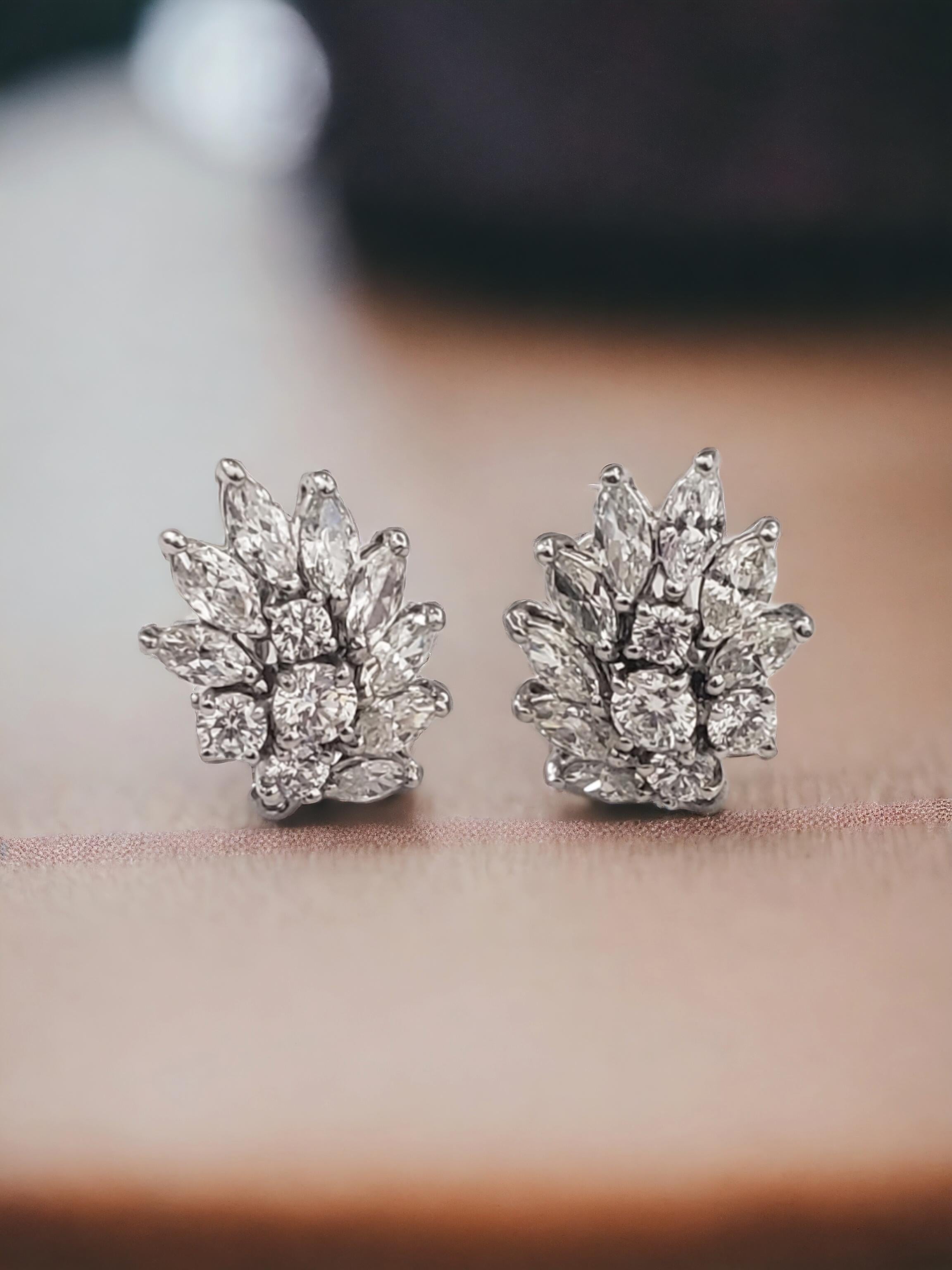 NEW HUGE FIRE GIA and UGL Reports. Natural Diamond Cluster Earrings in Platinum  For Sale 9