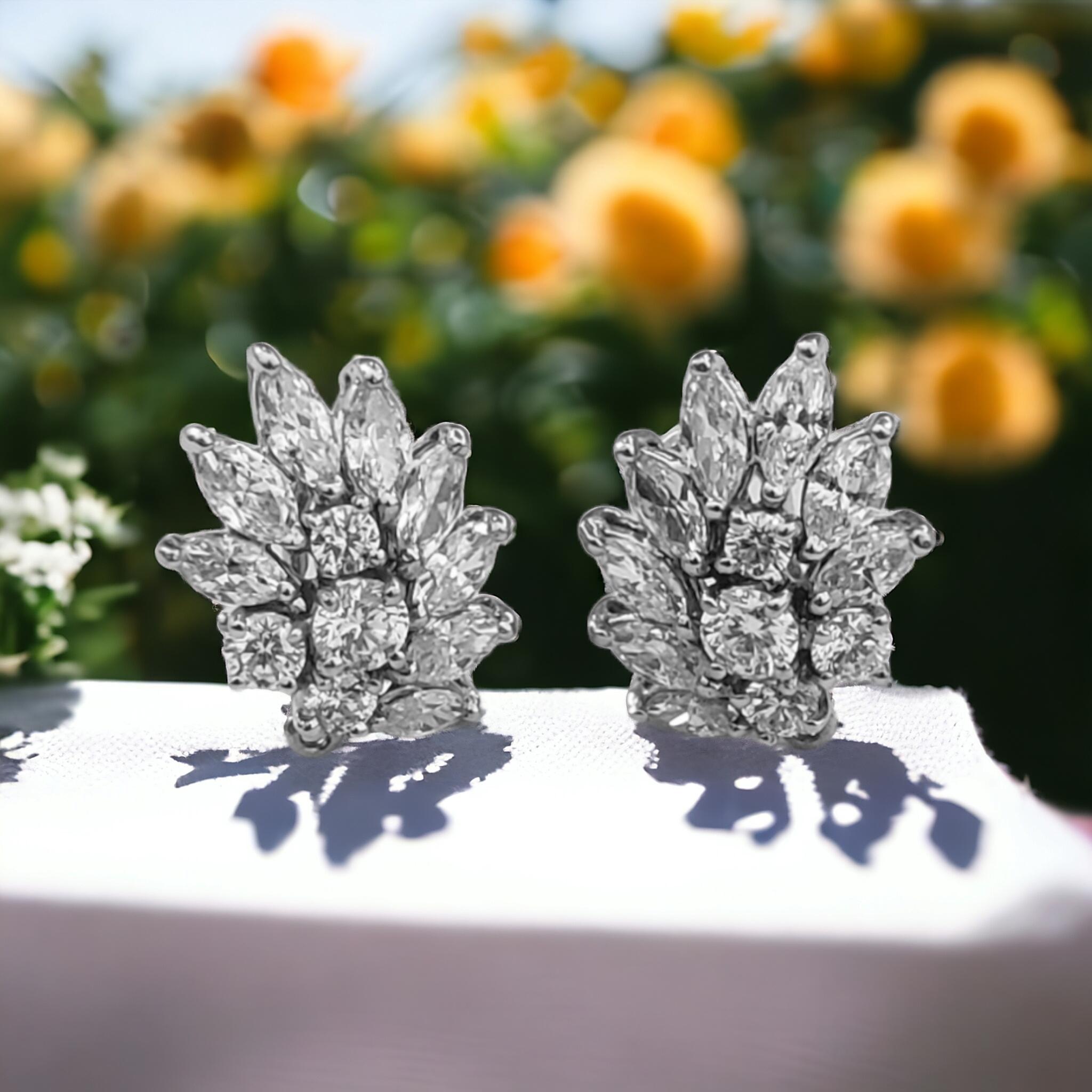 NEW HUGE FIRE GIA and UGL Reports. Natural Diamond Cluster Earrings in Platinum  For Sale 14