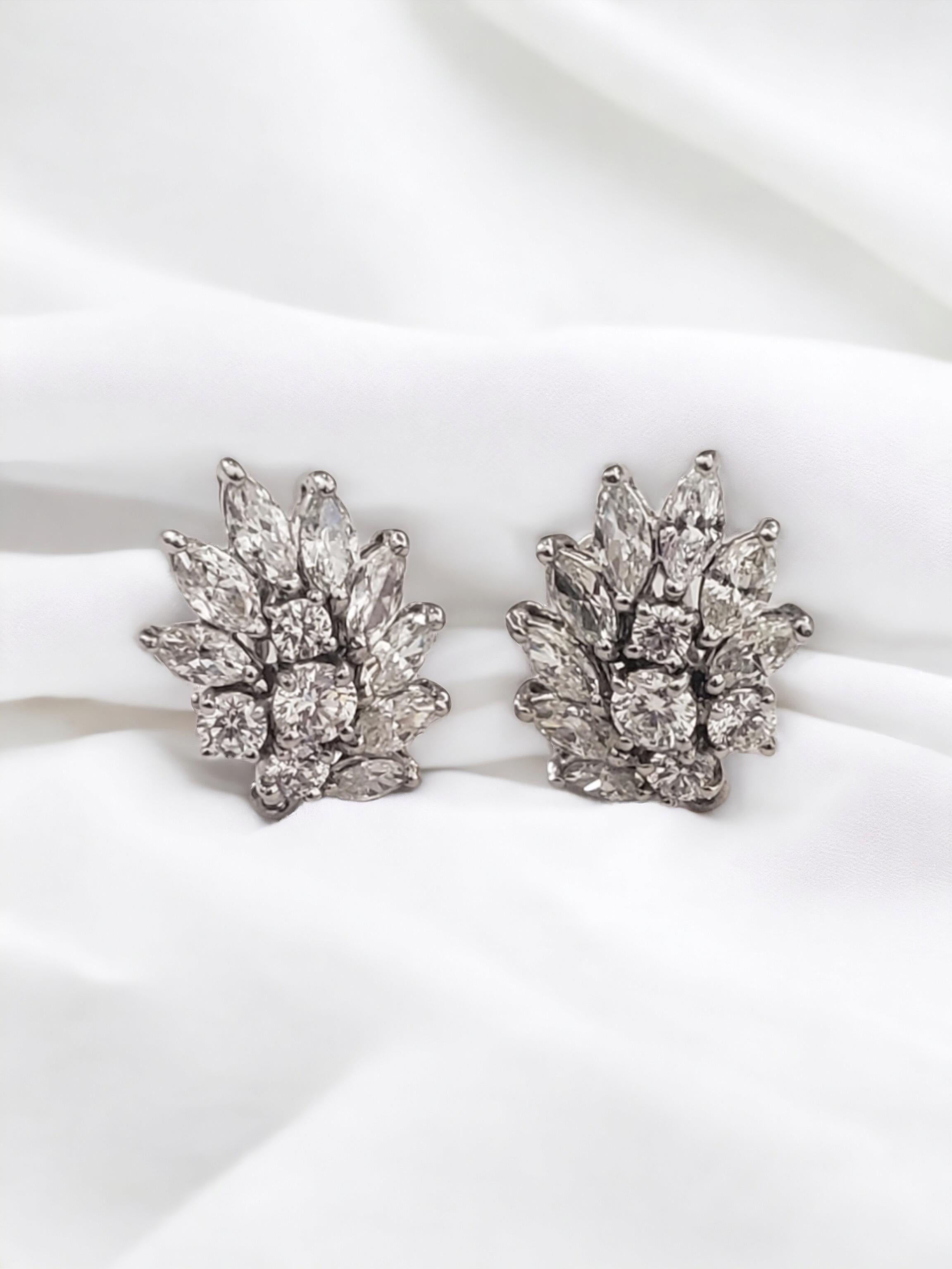NEW HUGE FIRE GIA and UGL Reports. Natural Diamond Cluster Earrings in Platinum  For Sale 5
