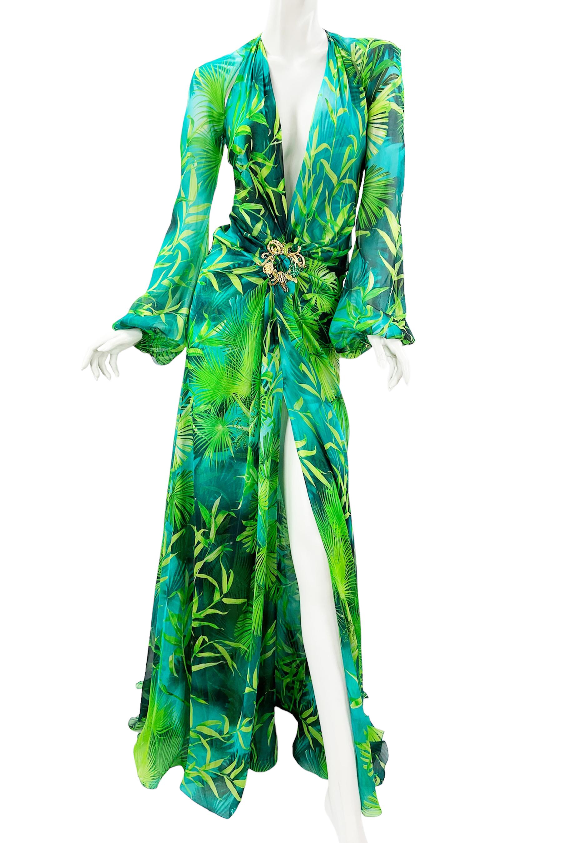 New Versace Iconic Jungle Print Silk Maxi Dress
S/S 2020 Collection
Italian size - 38
Versace Jungle print silk maxi dress is expertly crafted in Italy and features a plunging V-neck, shoulder slashes, long balloon sleeves, gold tone Medusa buttons,