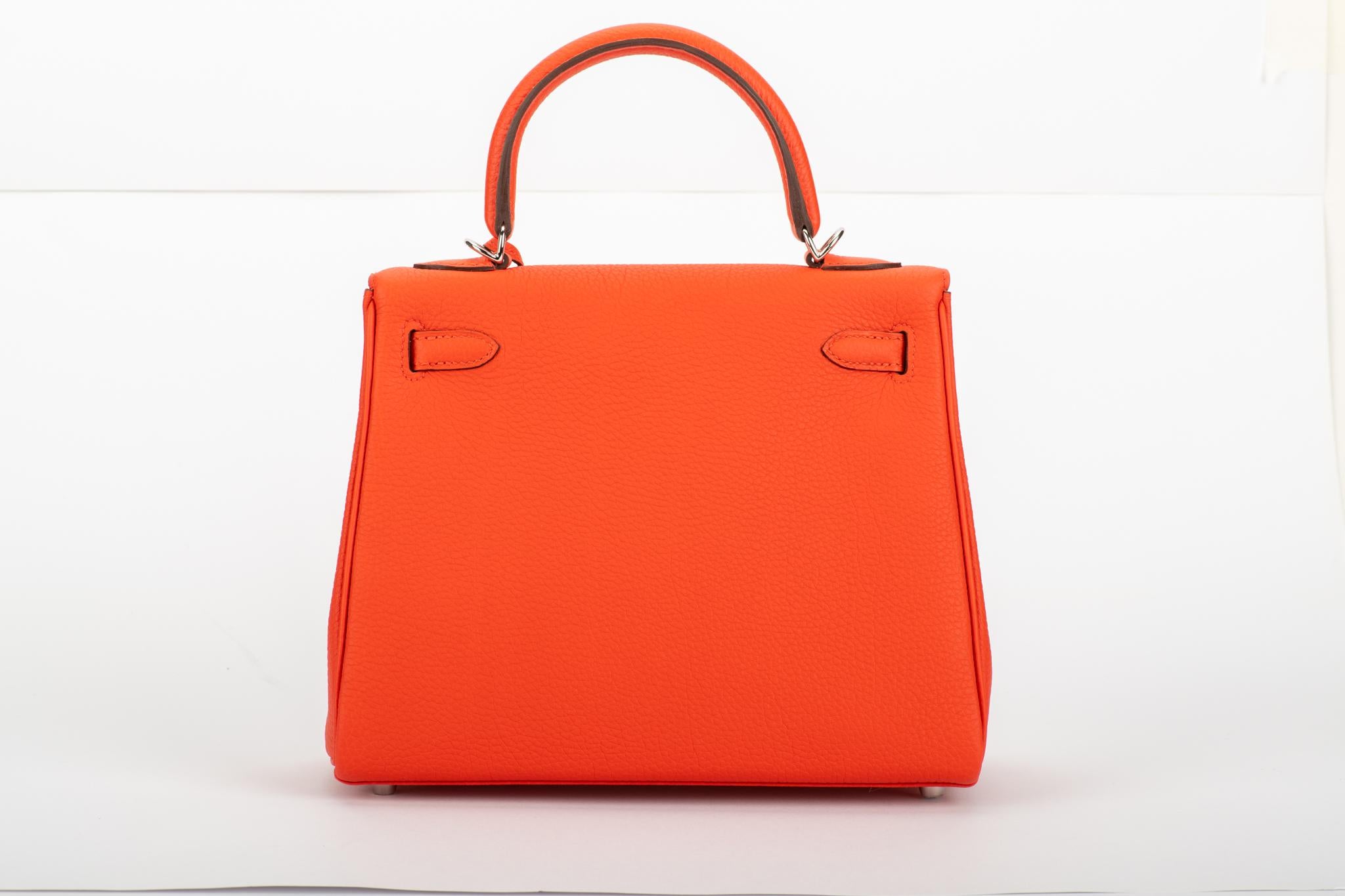 New in Box 2018 Hermes Rare Kelly 25 Capucine Togo Bag In New Condition In West Hollywood, CA