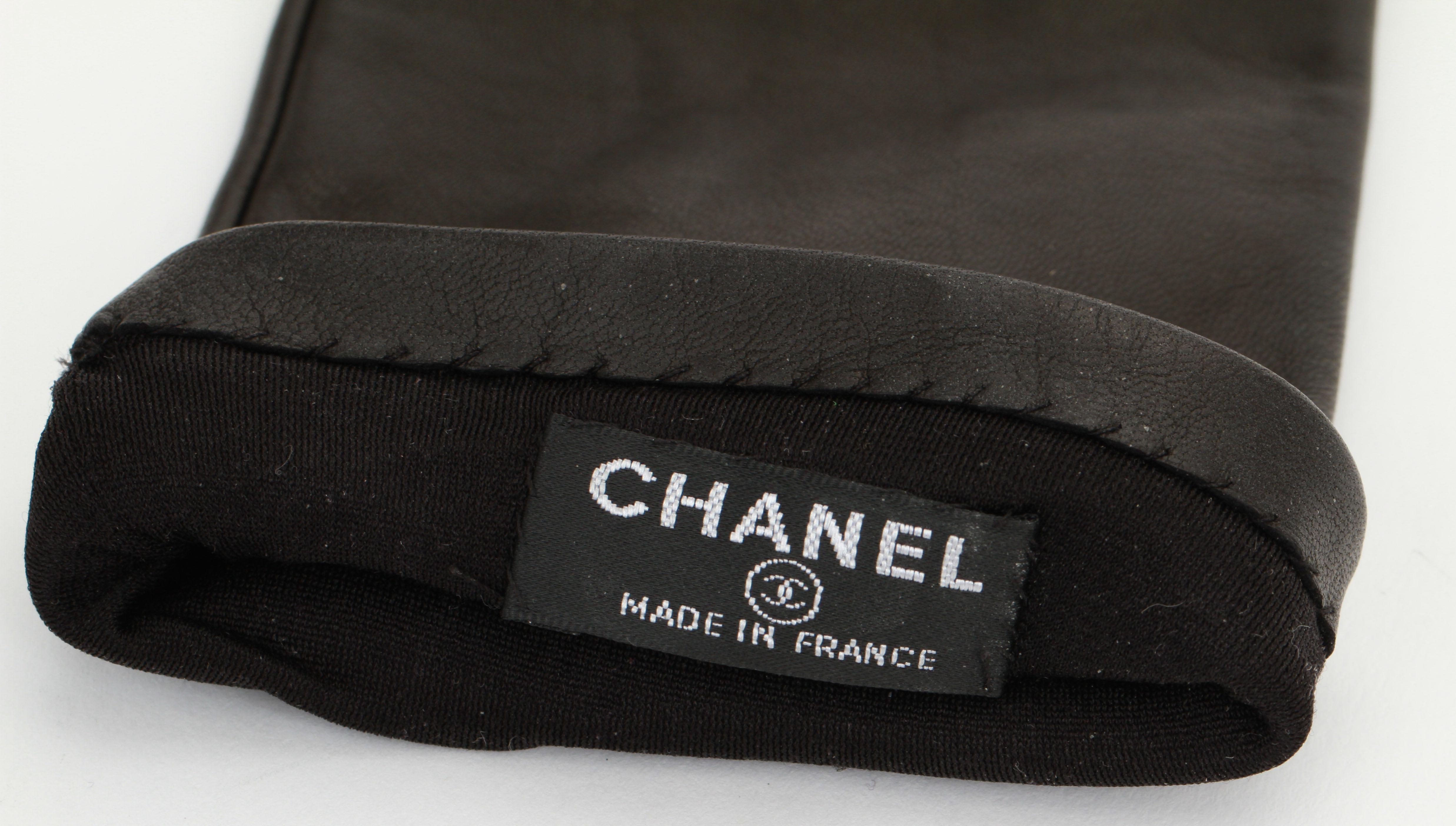 New in Box Chanel Lambskin Black White Logo Gloves 5