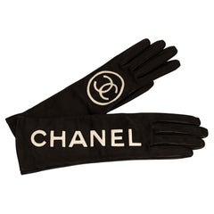 New in Box Chanel Lambskin Black White Logo Gloves