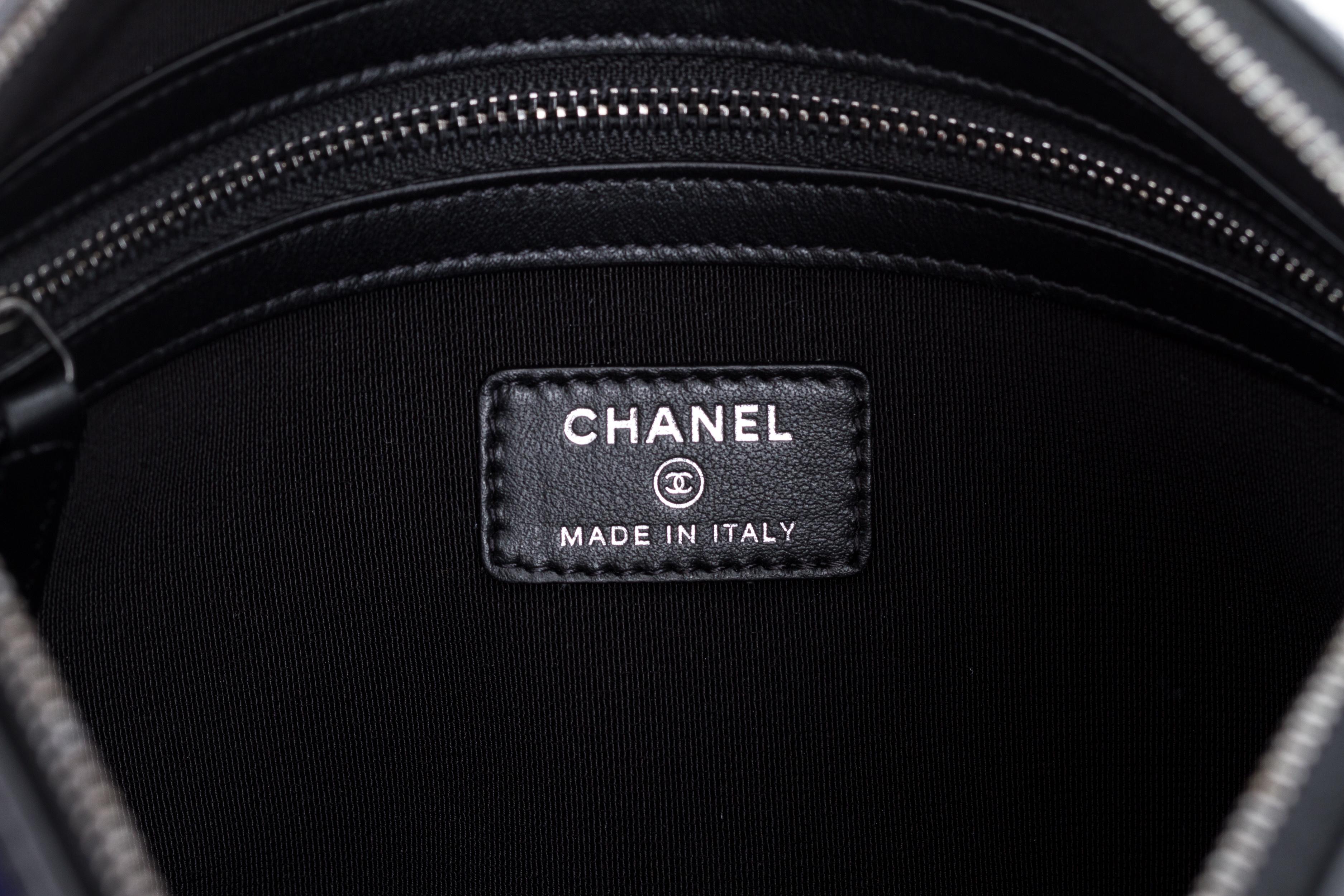 Neu in Box Chanel Navy Paris Salzburg Clutch Bag im Zustand „Neu“ in West Hollywood, CA