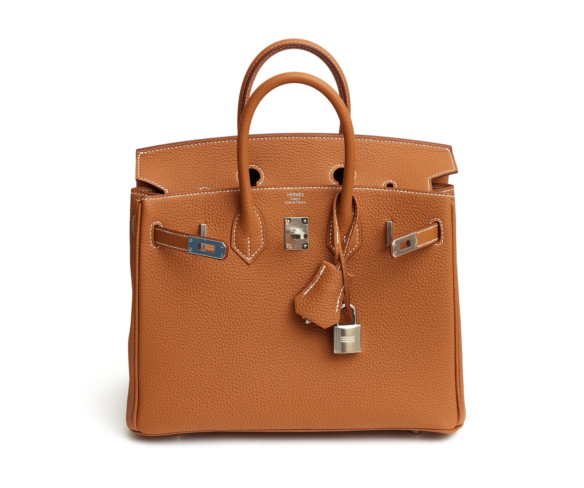 Hermès rare and collectible 25cm Birkin in gold togo leather with palladium hardware. Handle drop, 3