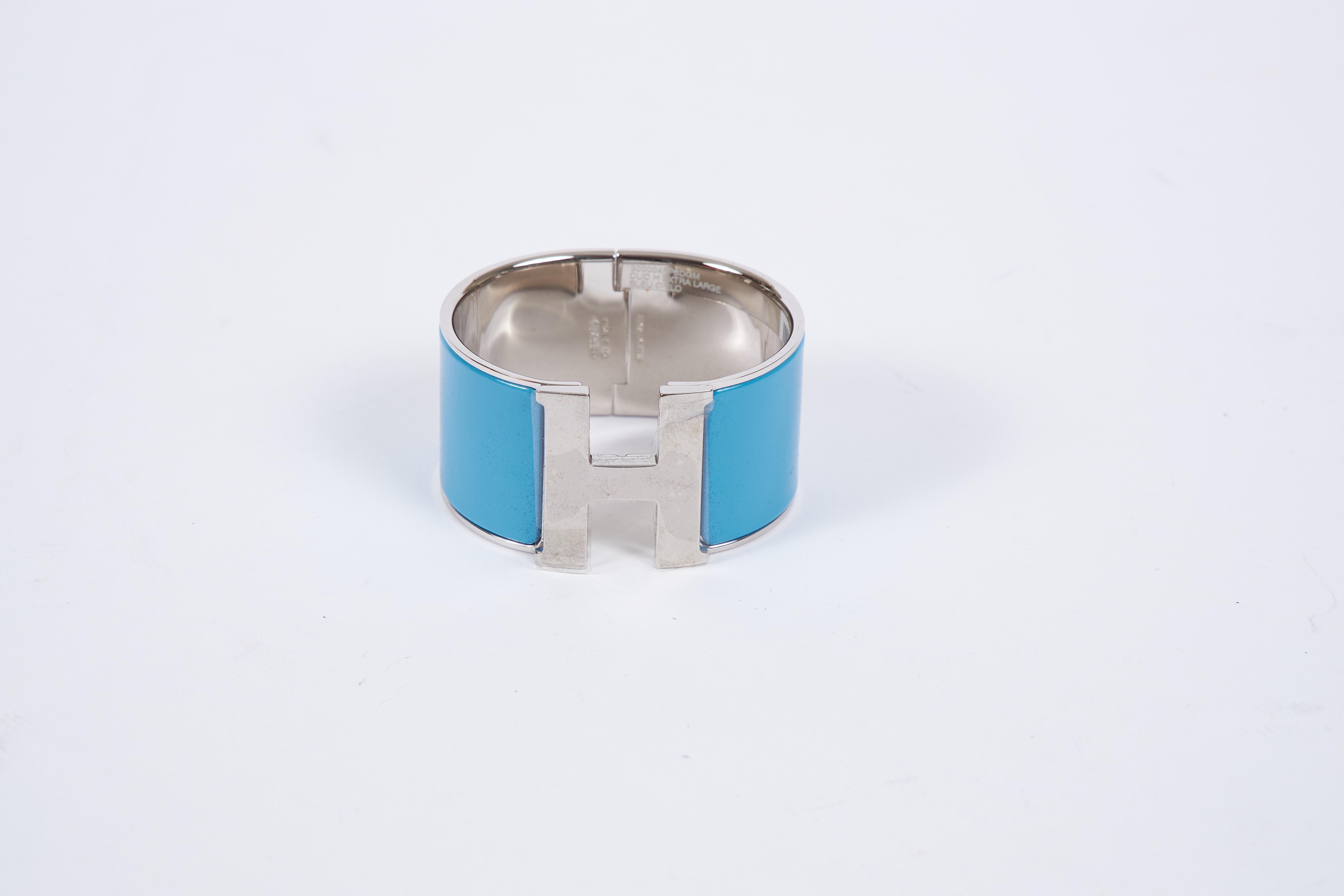 Hermès Mega Clic Clac hinged cuff in blue ciel enamel and palladium hardware. Brand new in box. Interior, 7.5