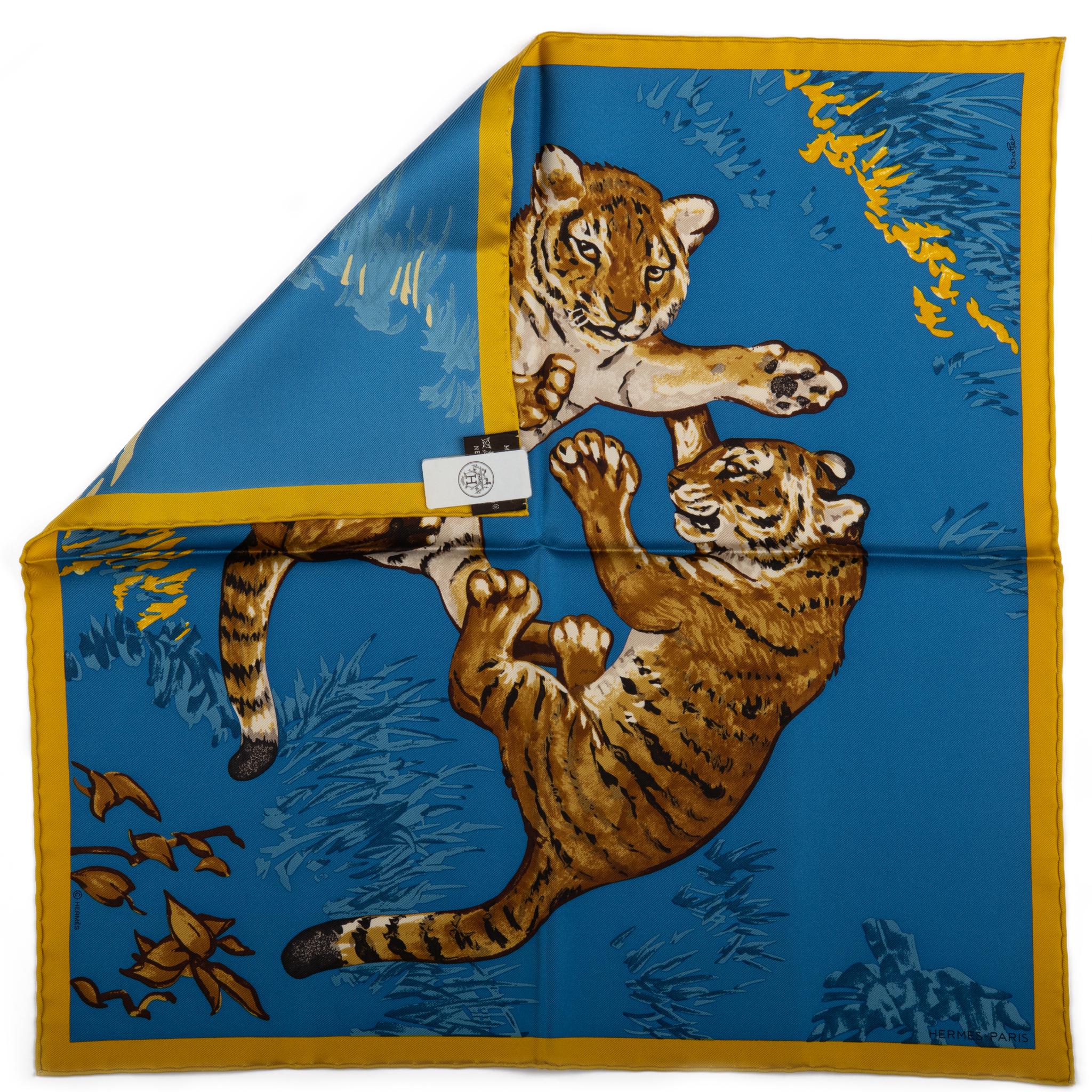 Bleu Hermès - Écharpe Gavroche en soie bleue avec cubes de tigre, état neuf dans sa boîte