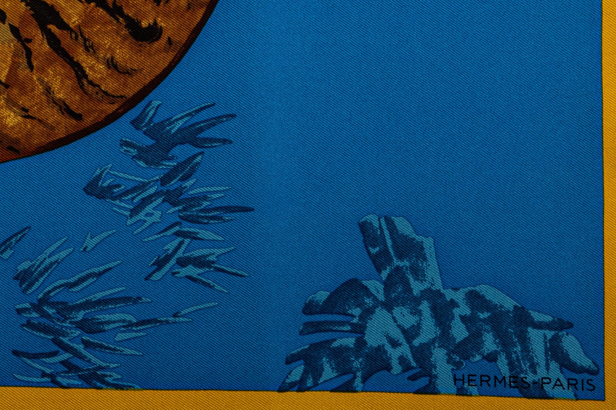 Hermès - Écharpe Gavroche en soie bleue avec cubes de tigre:: état neuf dans sa boîte Neuf à West Hollywood, CA