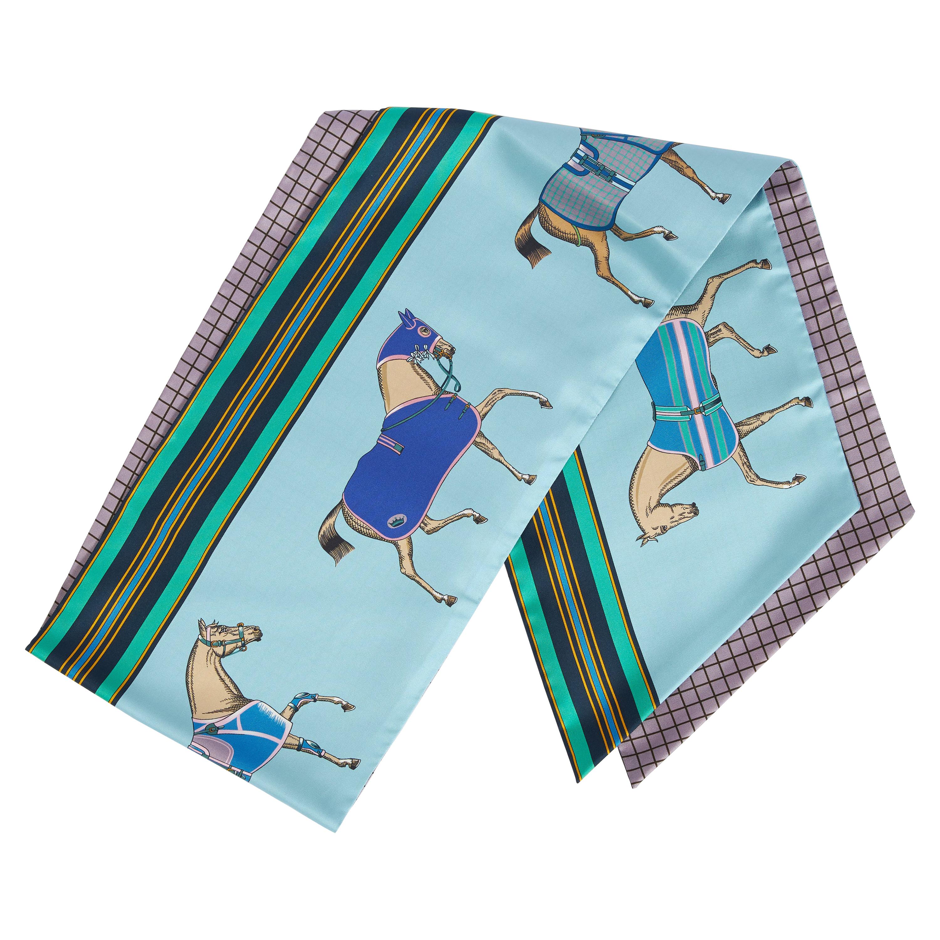 Hermès - Longue écharpe bleue en sergé de soie double face, neuve dans sa boîte en vente