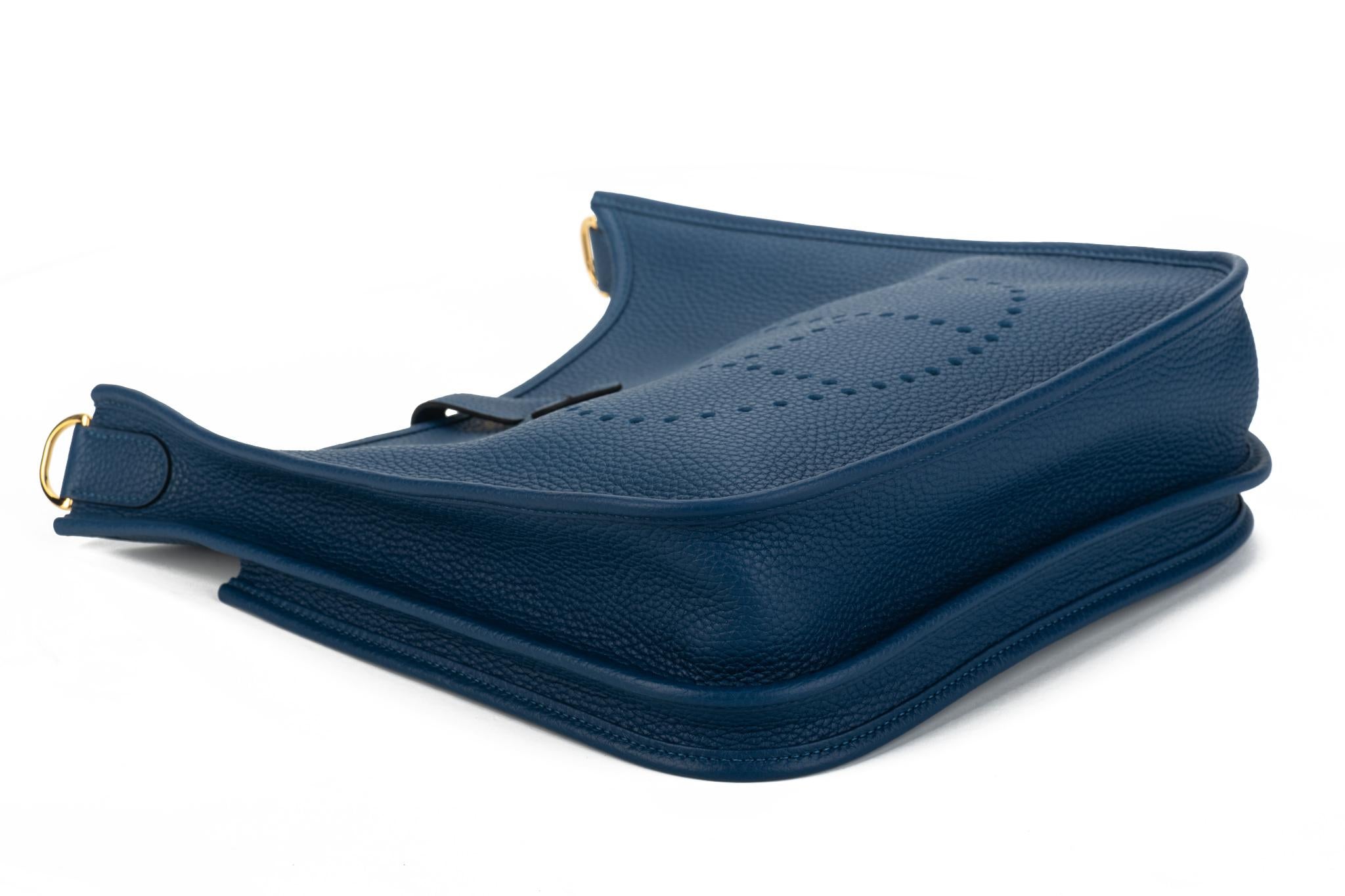 Neu in Box Hermes Evelyne PM Blau Nuit Gold Tasche 4