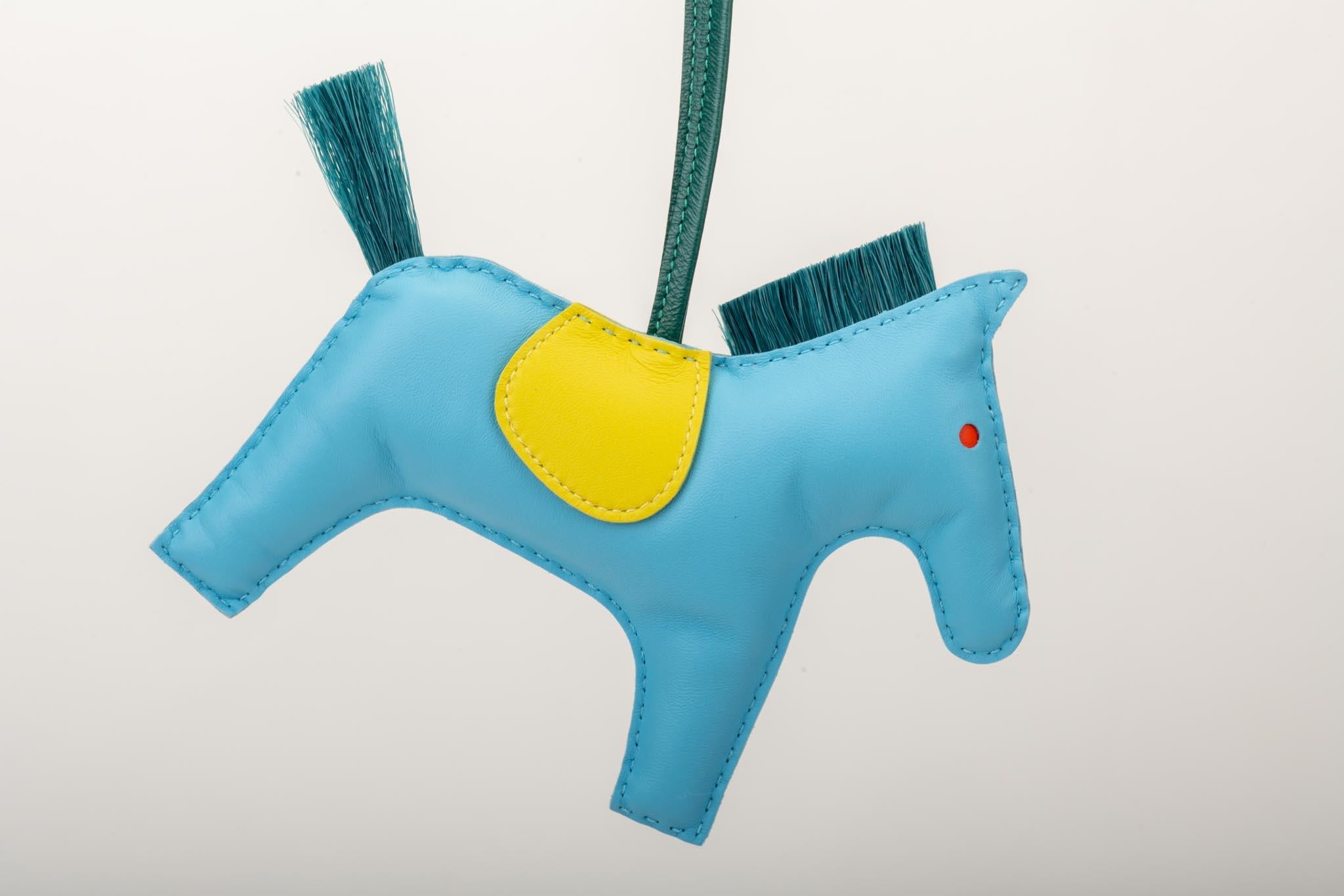 New in Box Hermès Grigri GM Rodeo Charm Turquoise Unisexe en vente