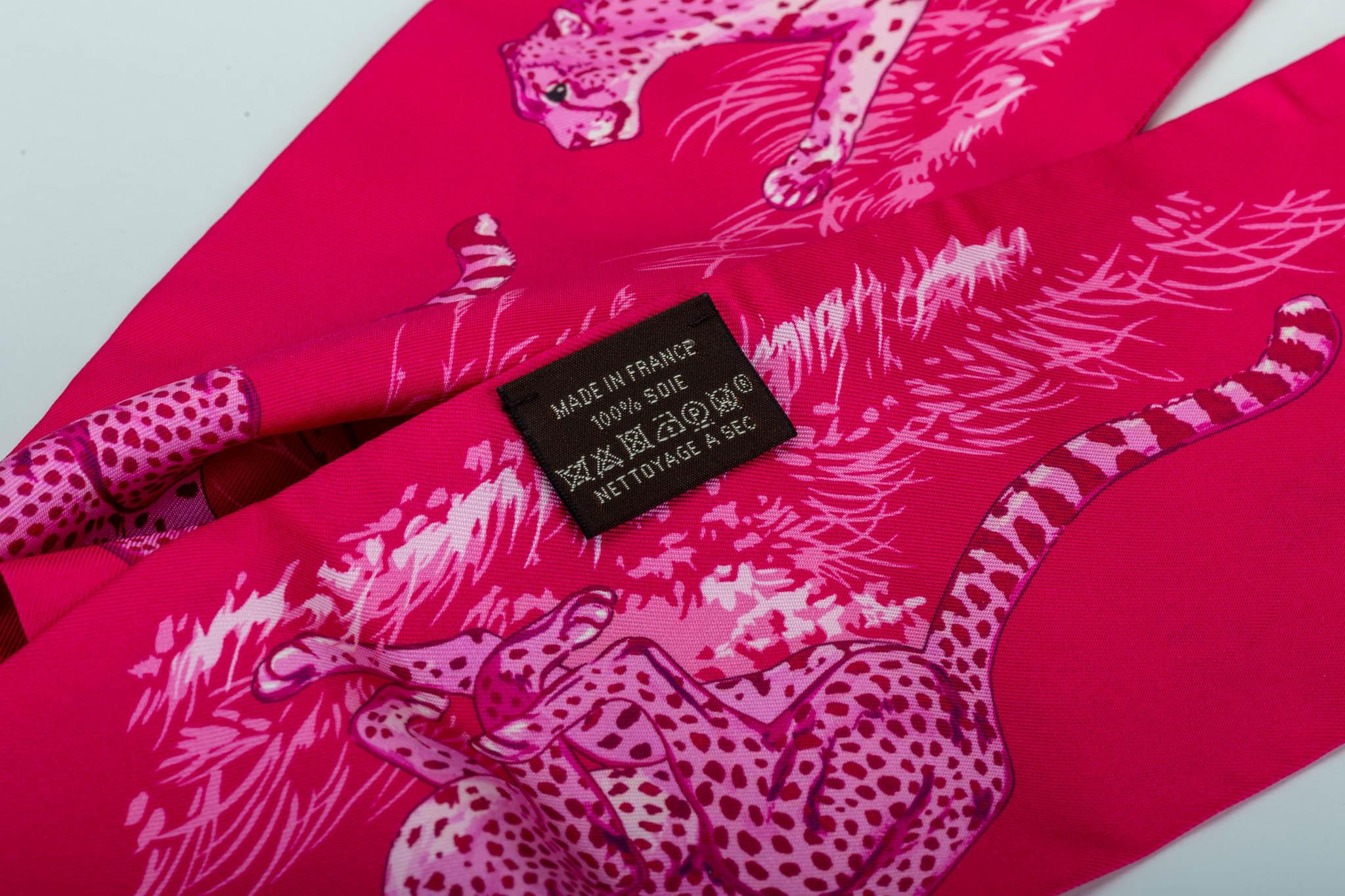 New in Box Hermes Guepards Fuchsia Thin Maxi Twilly Scarf In New Condition For Sale In West Hollywood, CA