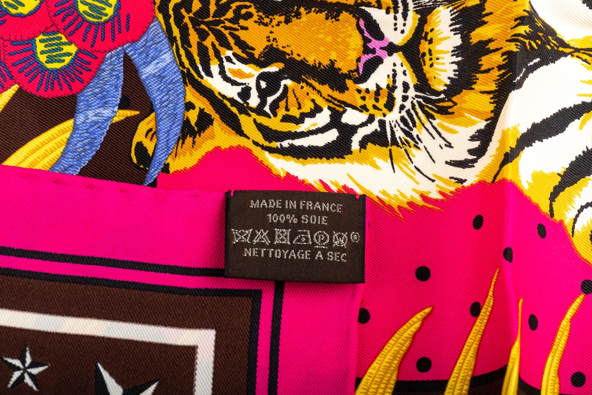 Écharpe en soie marron tigre impérial Hermès, neuve dans sa boîte Pour femmes en vente