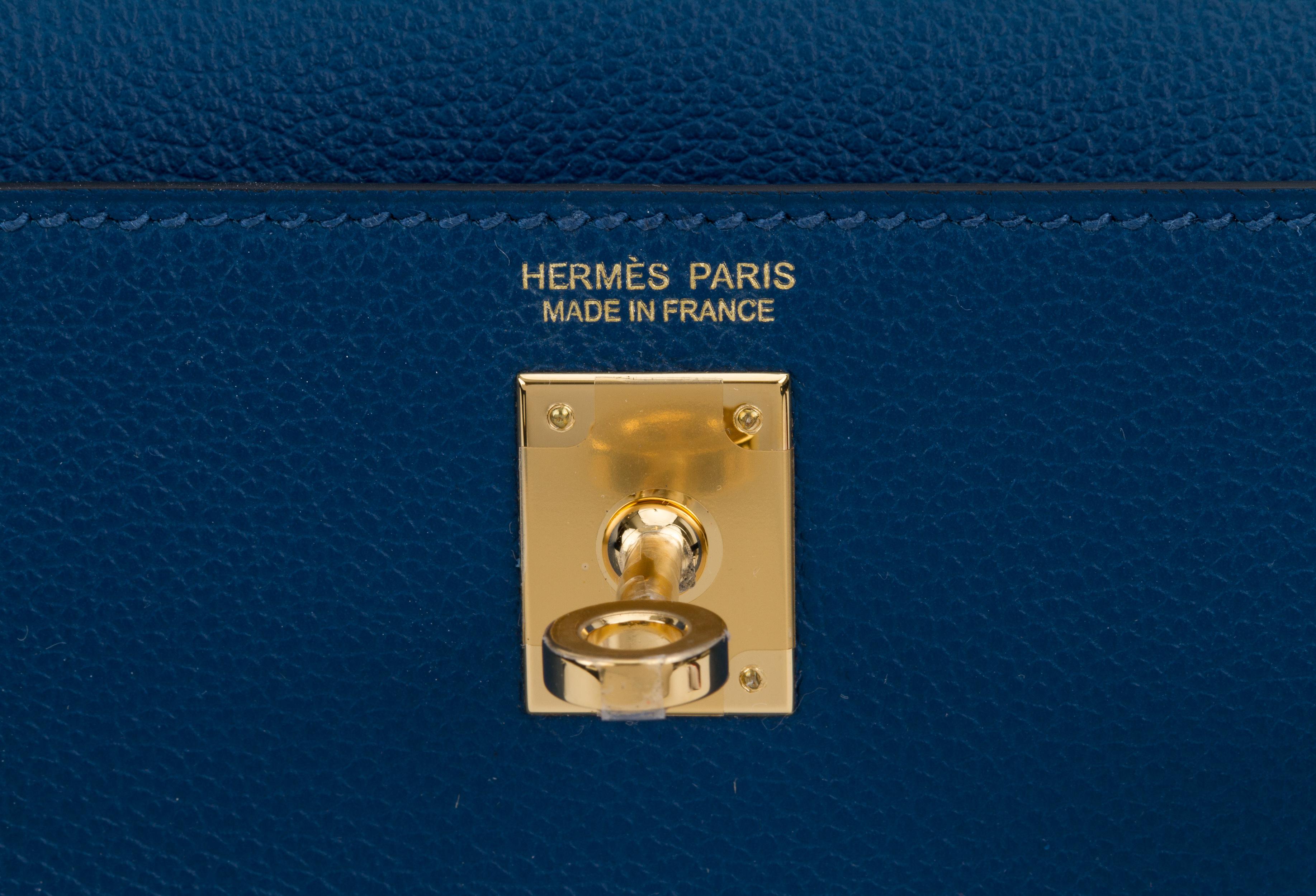 New in Box Hermes Kelly Danse Deep Blue Gold Bag In New Condition In West Hollywood, CA