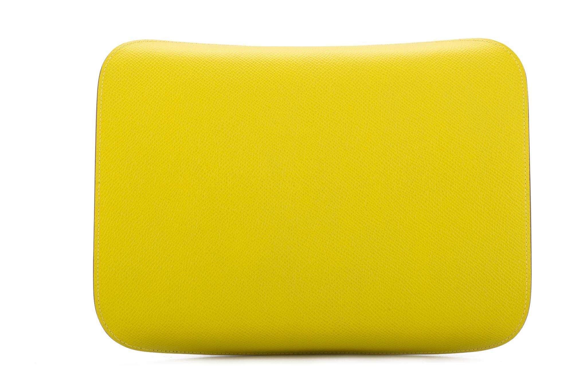 Jaune Hermès - Pochette jaune citron en cuir Epsom, neuve dans sa boîte en vente