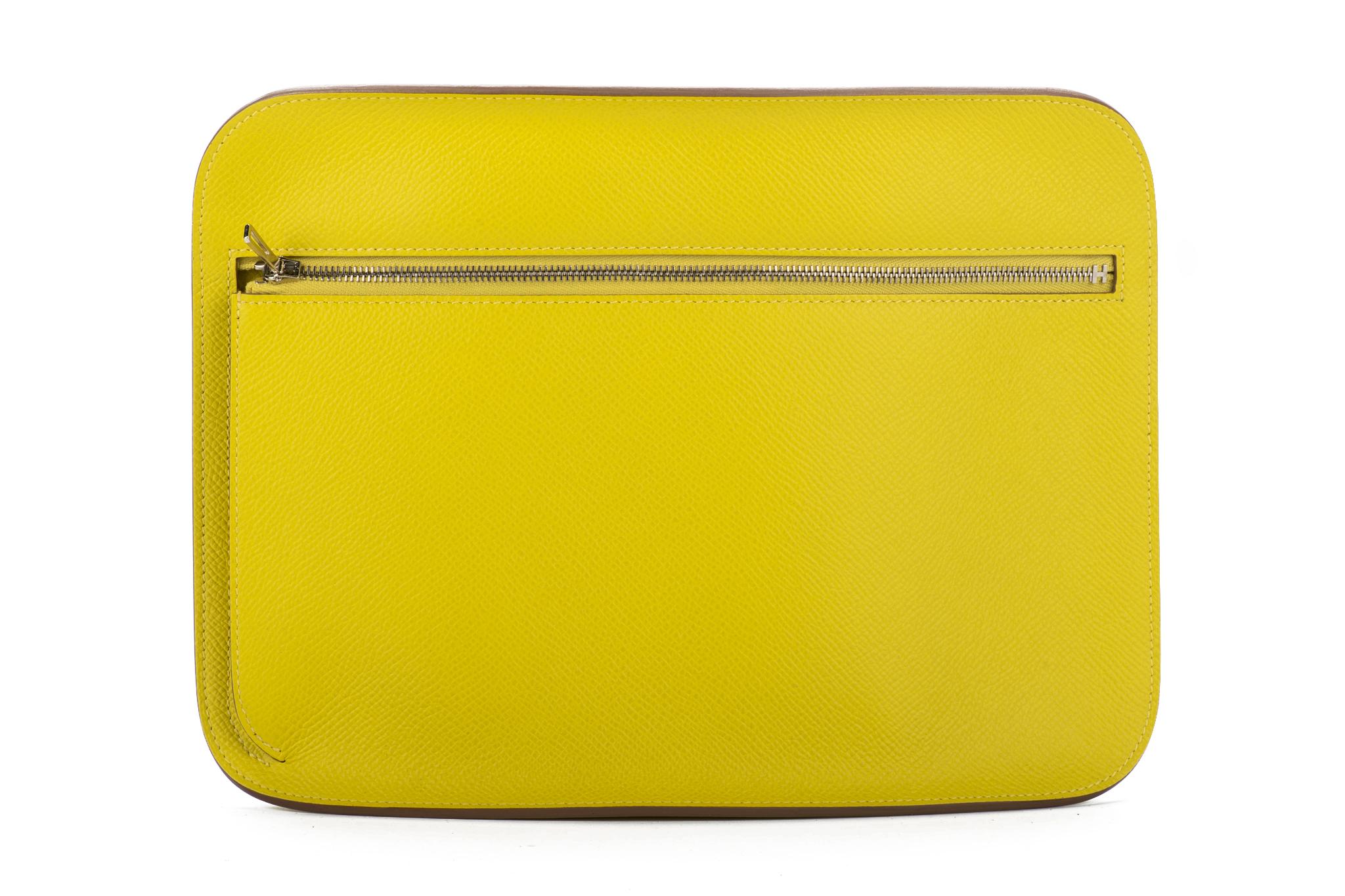 Hermès - Pochette jaune citron en cuir Epsom, neuve dans sa boîte Pour femmes en vente