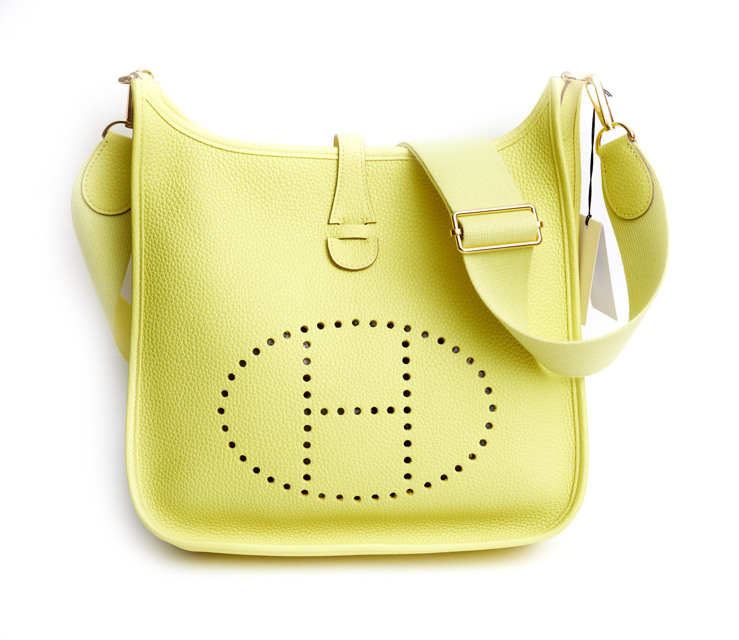 Hermès lime yellow Clemence leather medium (PM) Evelyne with gold tone hardware. Adjustable shoulder strap, can be worn cross body. Date stamp Y in a square, 2020. Comes with original duster, shoulder strap, box, and ribbon.
