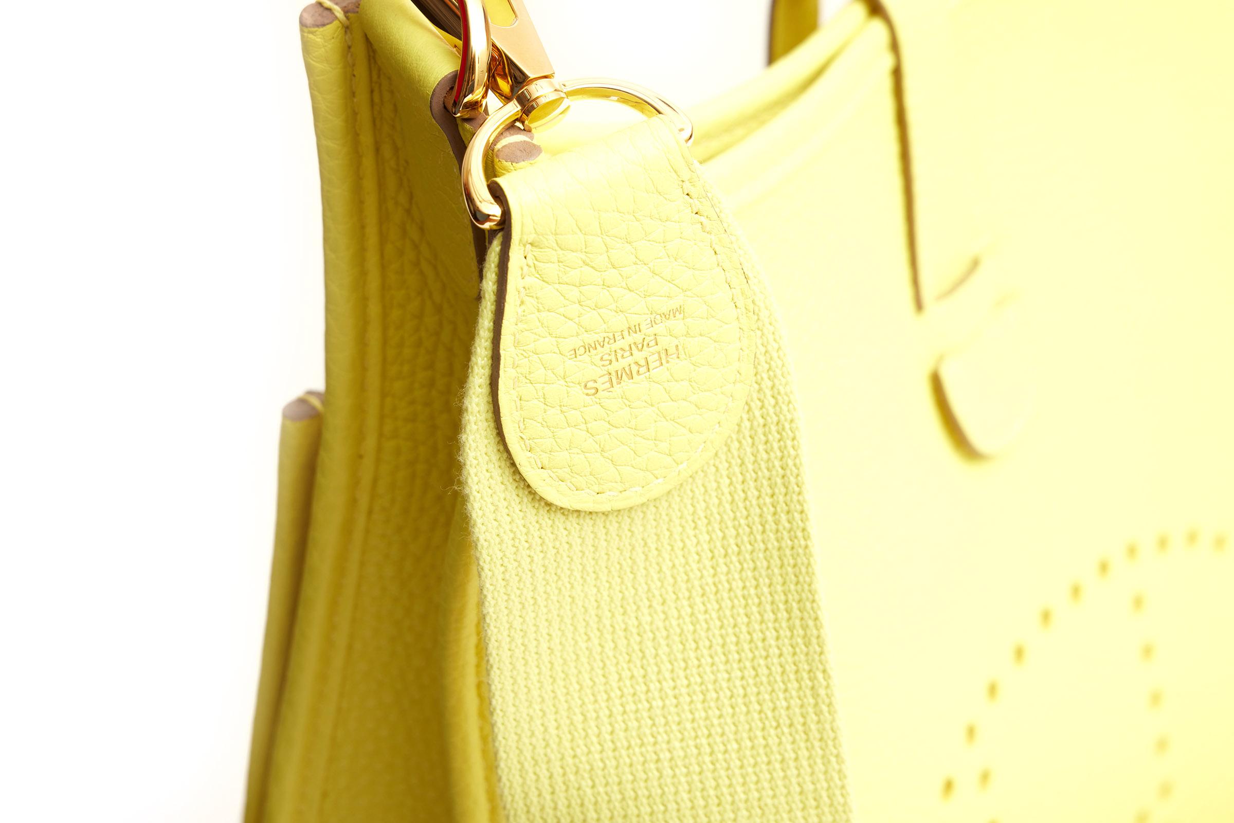Neu in Box Hermès  Limonengelbe Evelyne PM Crossbody Tasche im Angebot 1