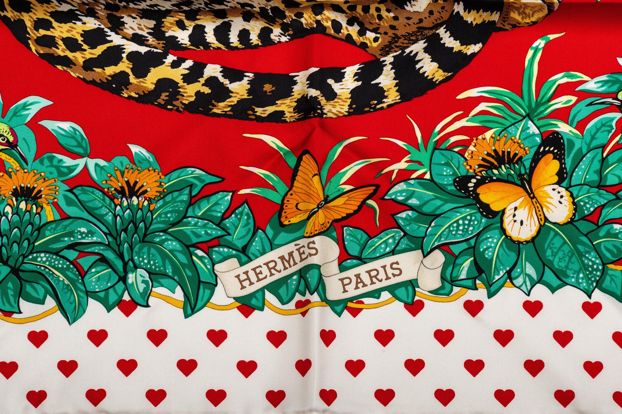 Beige Neuf dans sa boîte Édition limitée Hermès  Écharpe Dallet Jungle Love Hearts en vente