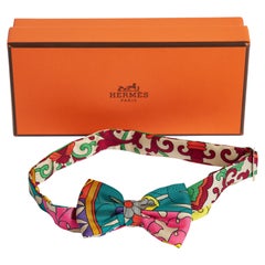 Nouveau dans la boîte Hermes Mini noeud papillon en soie ou bracelet