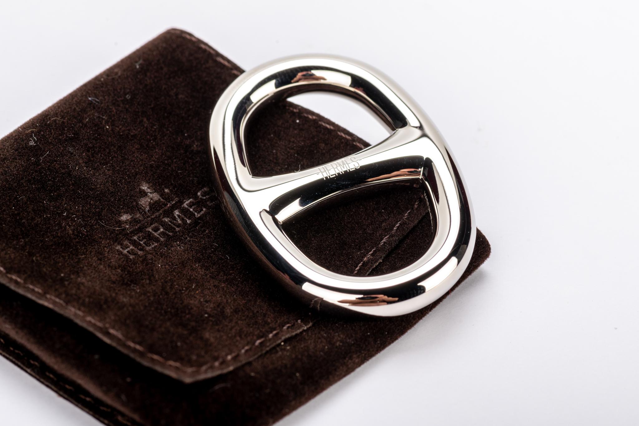 Hermès-Schalring aus Silber und Palladium. Kommt mit Samt Staubtuch und Originalverpackung. Nie benutzt.