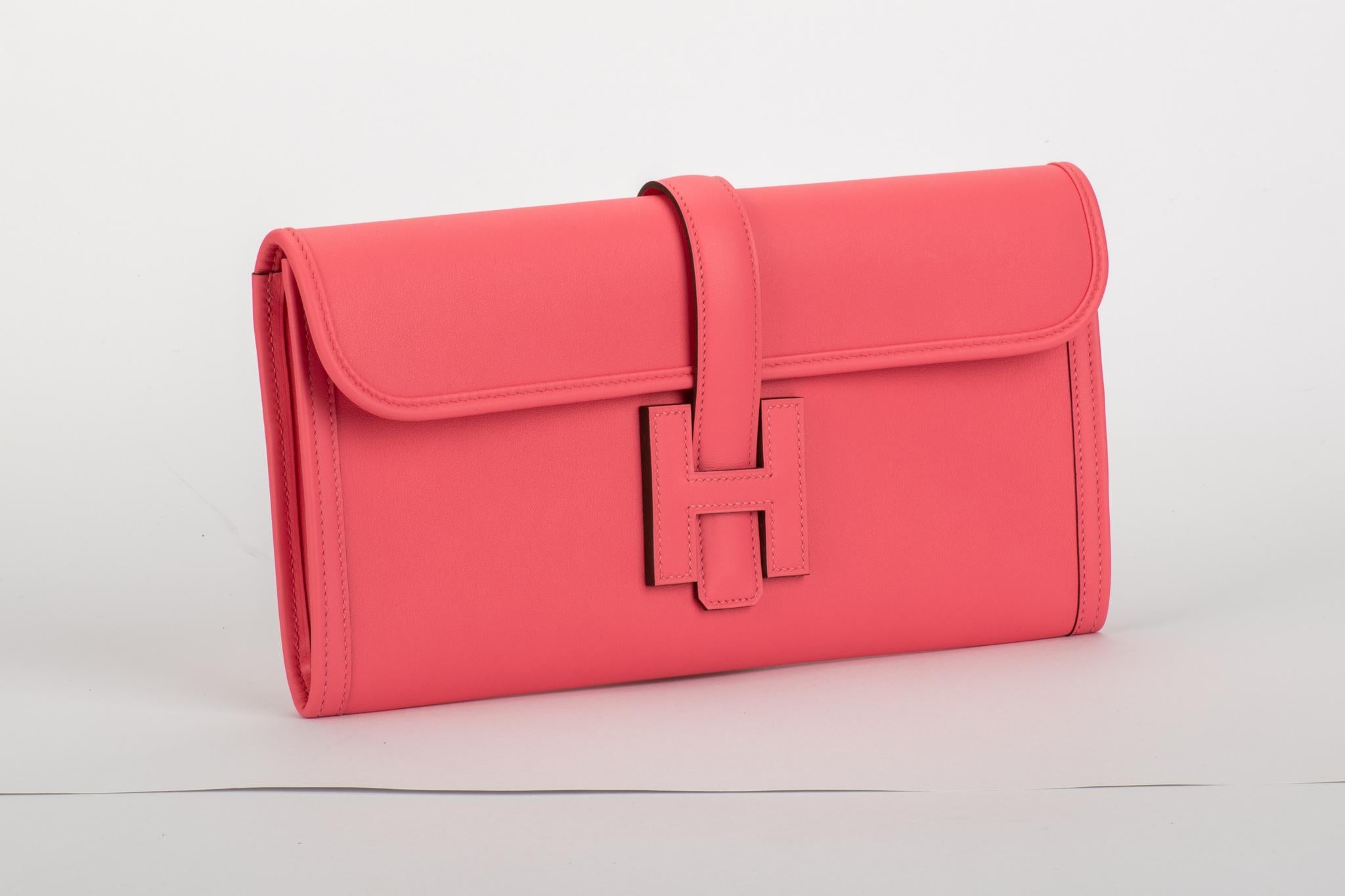 New in the box, Hermes jige elan 29cm in rare color rose azalee in swift leather. Dated 