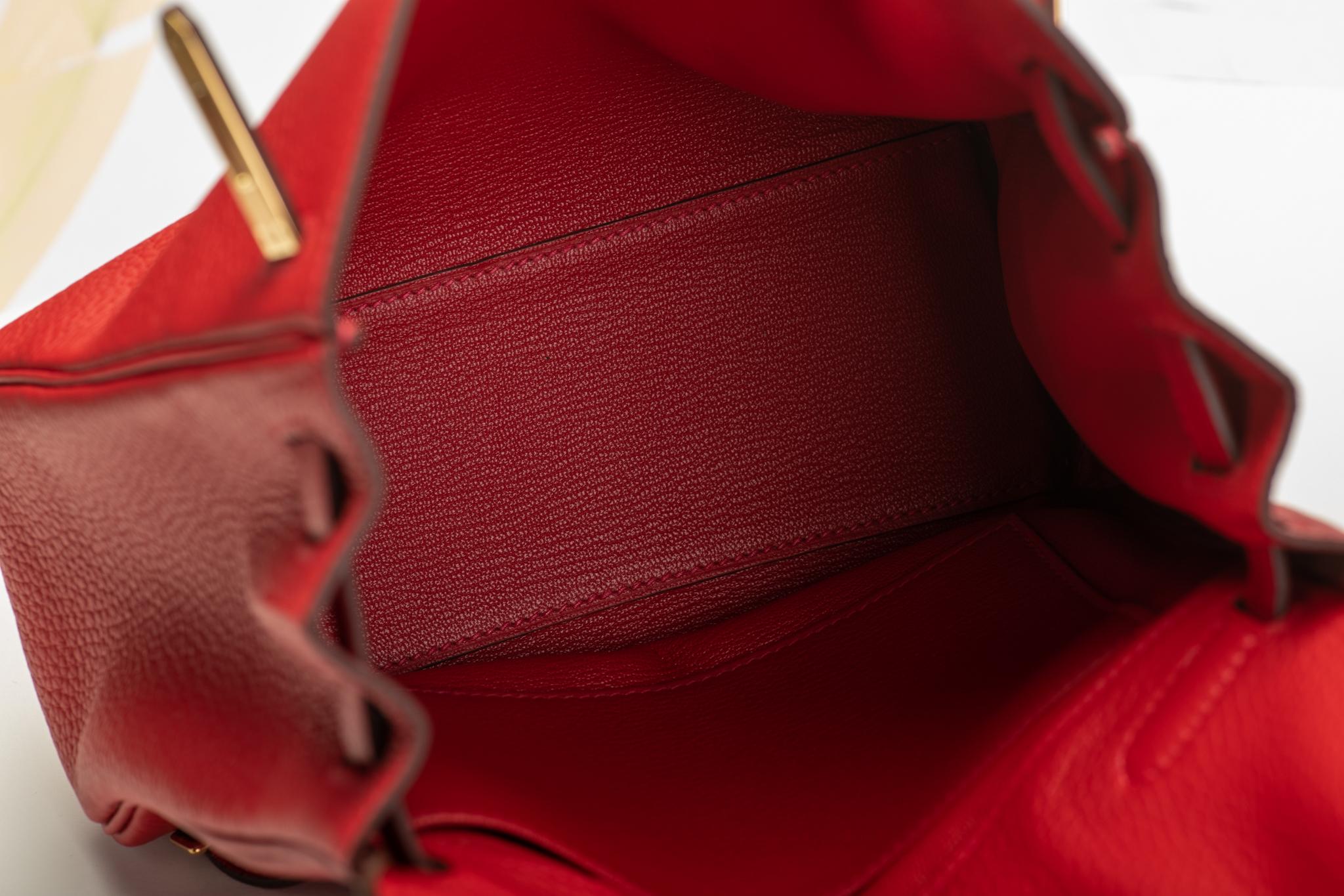 New in Box Hermes Rouge Casaque Kelly A Dos Bag In New Condition In West Hollywood, CA