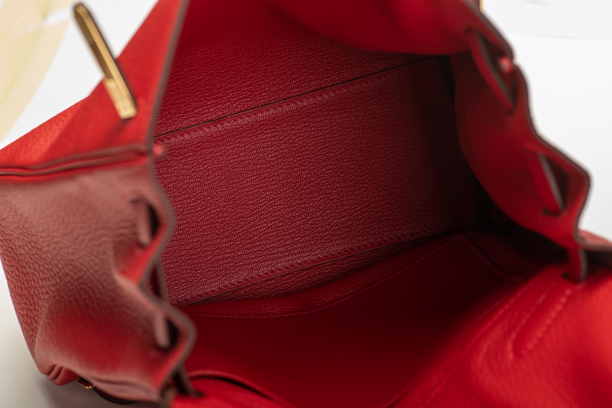 New in Box Hermes Rouge Casaque Kelly A Dos Bag en vente 3