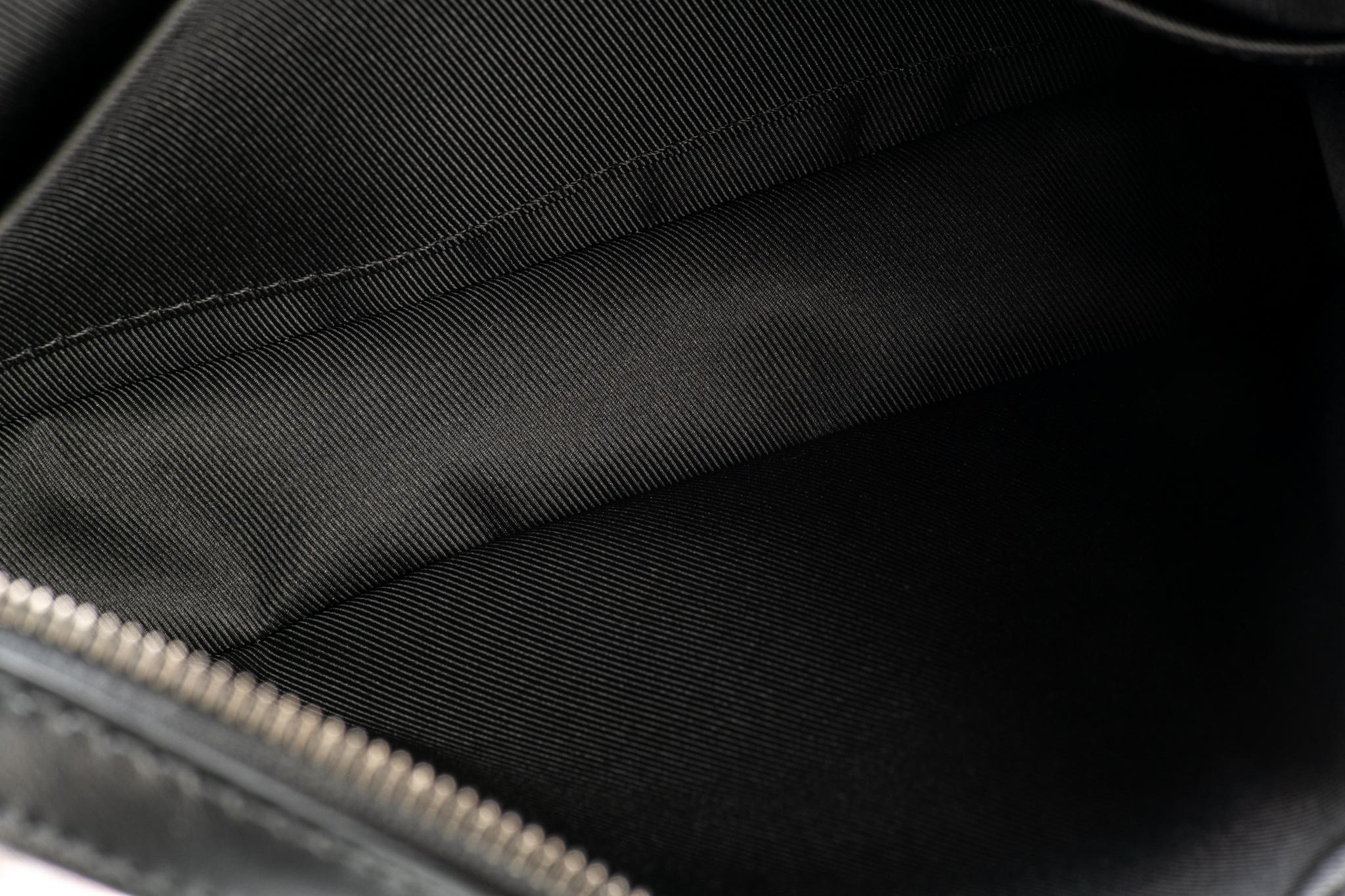 New in Box Louis Vuittom Men Multi Pochette Black Gray Bag For Sale 8