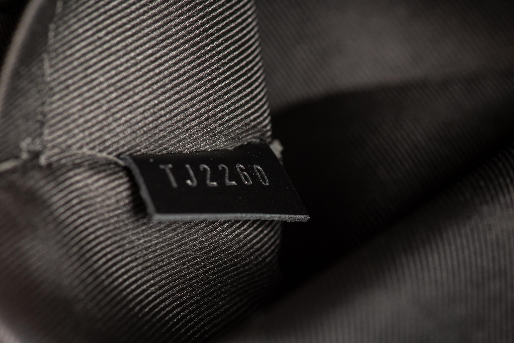 New in Box Louis Vuittom Men Multi Pochette Black Gray Bag For Sale 9