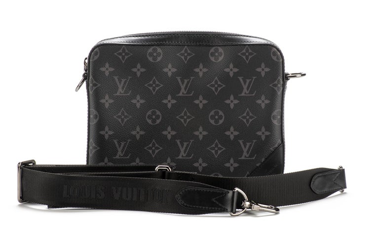 New in Box Louis Vuittom Men Multi Pochette Black Gray Bag For Sale at ...