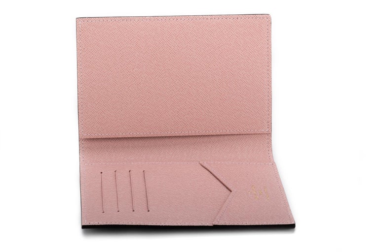 lv passport holder pink