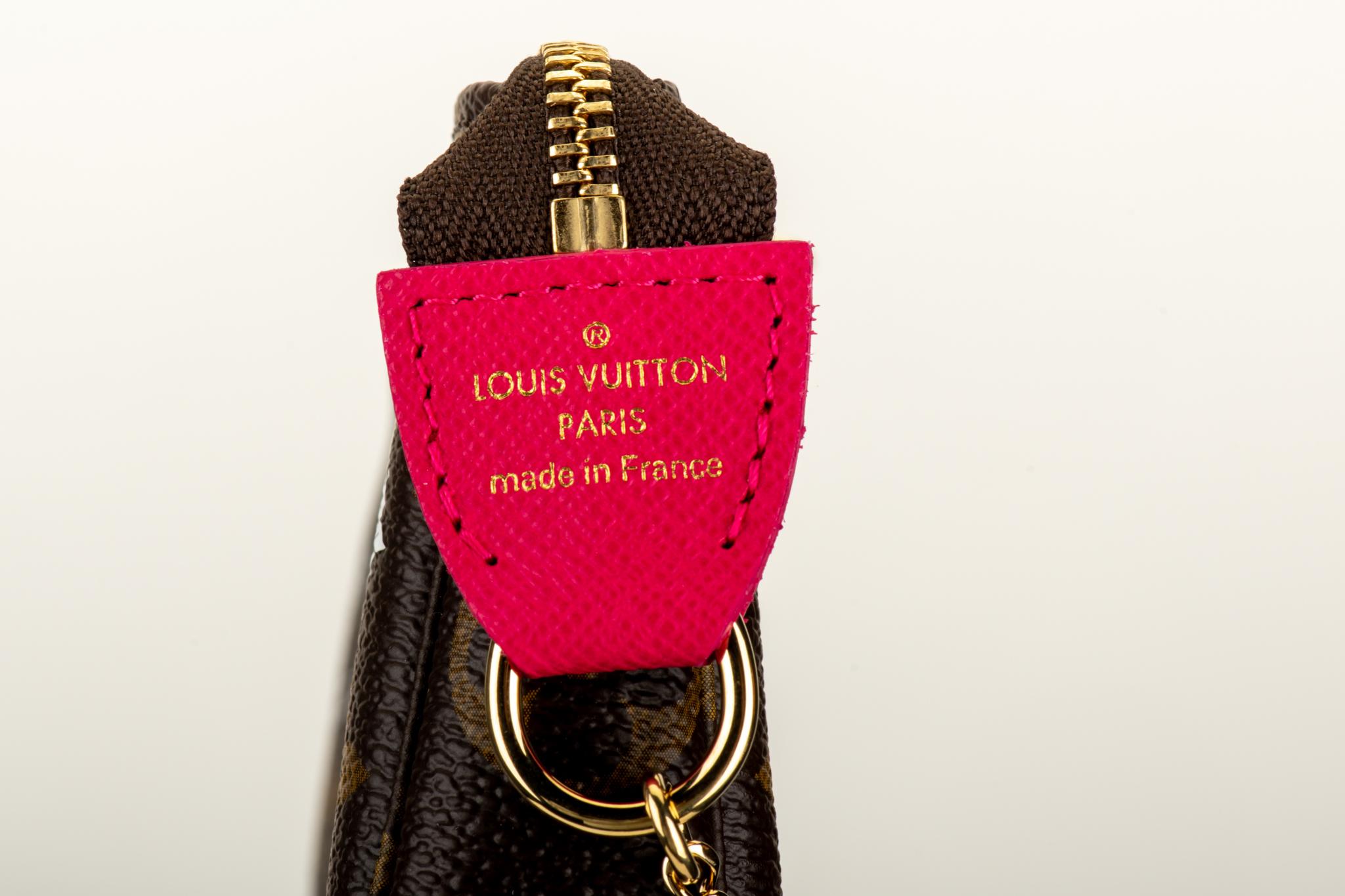 Originalverpackt Louis Vuitton Weihnachten Limited Edition Megeve Pouchette Tasche im Zustand „Neu“ im Angebot in West Hollywood, CA